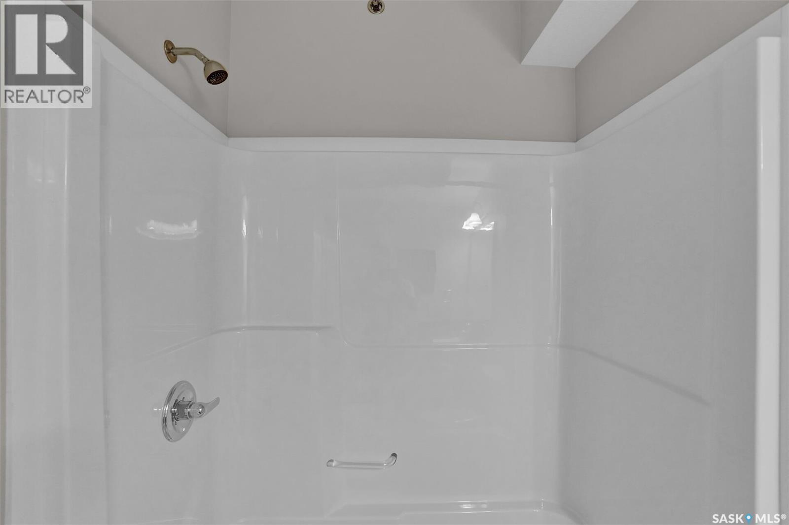 304 2150 Heseltine ROAD — photo 31