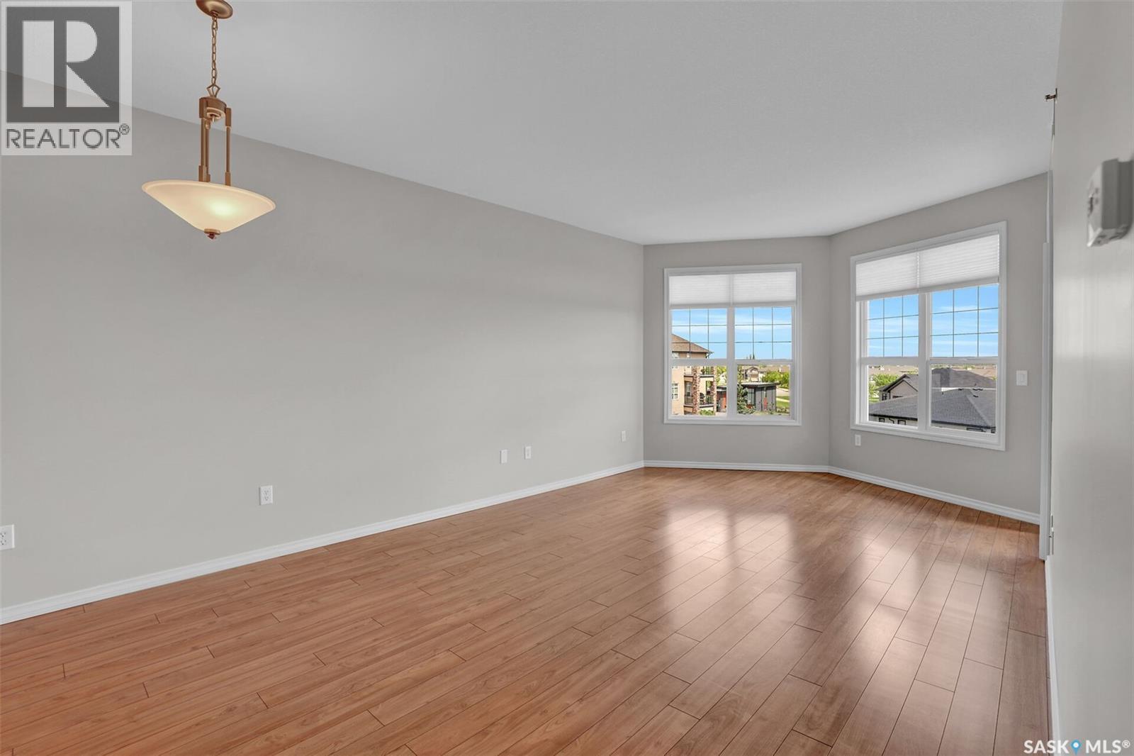 304 2150 Heseltine ROAD — photo 13