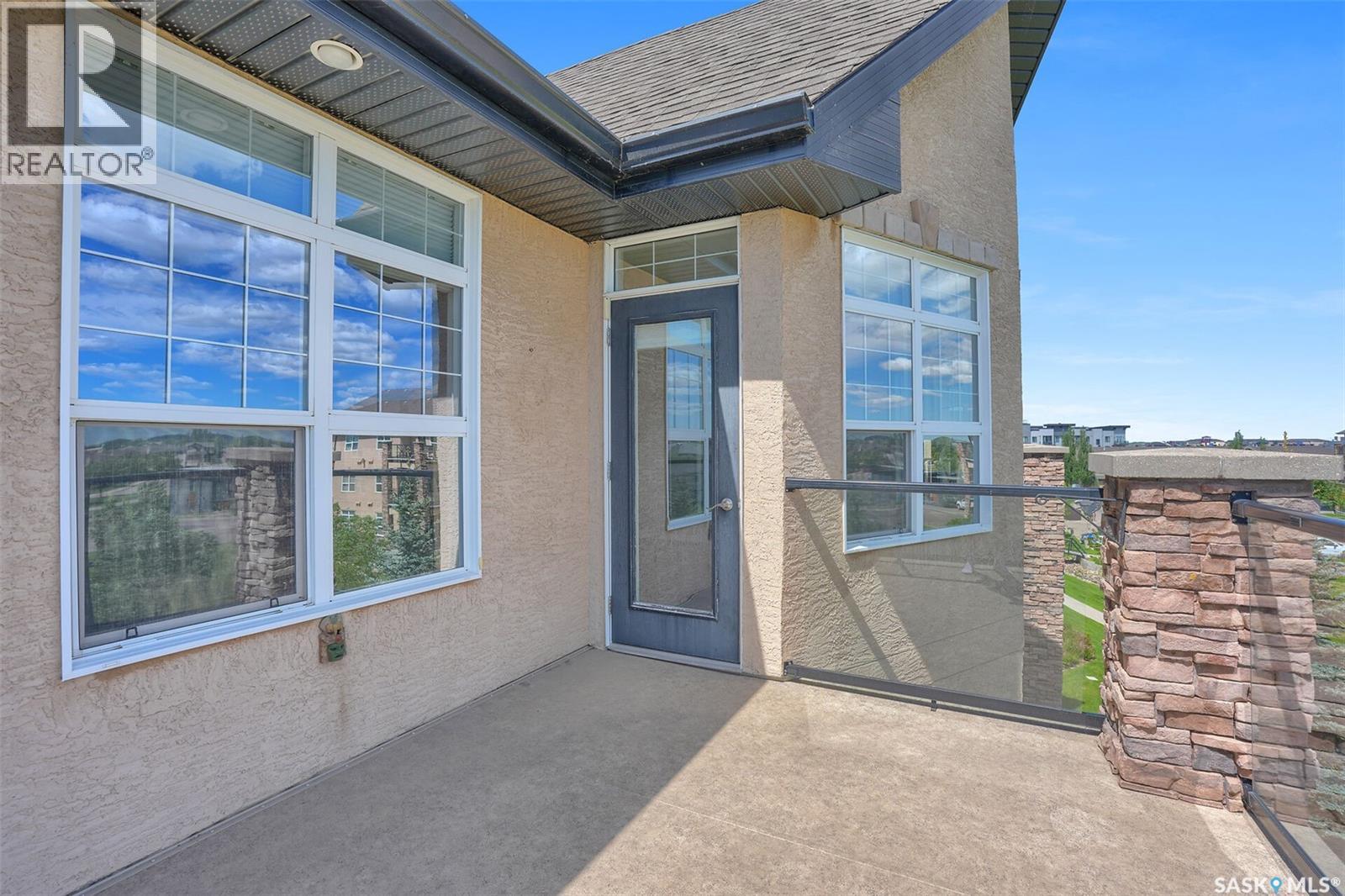 304 2150 Heseltine ROAD — photo 18