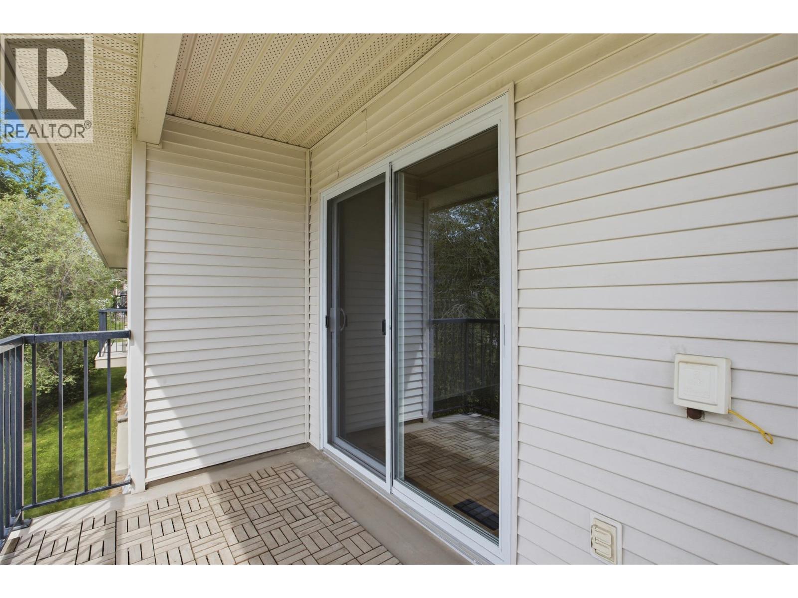 #1 1940 Hillside Drive - 33