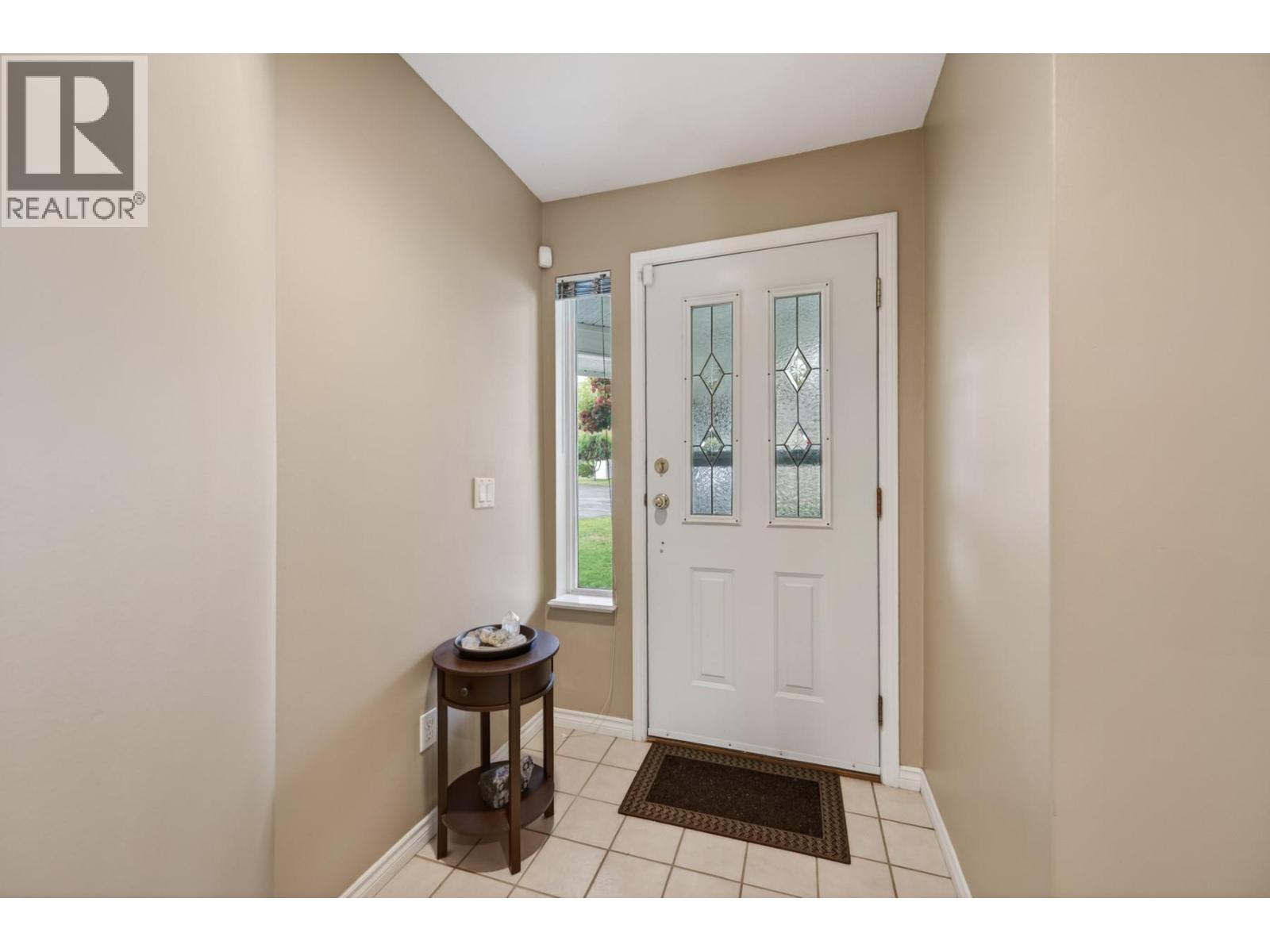 #9 807 RAILWAY Avenue - Image 3