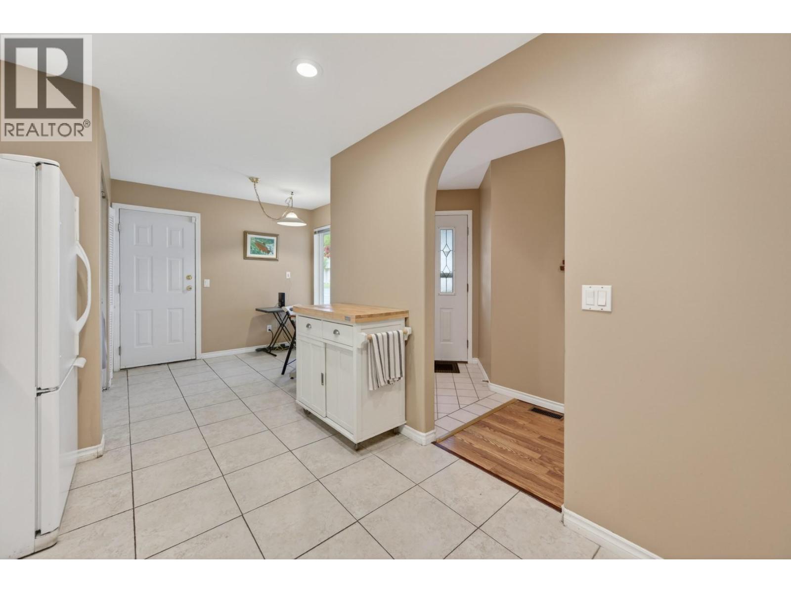 #9 807 RAILWAY Avenue - 14