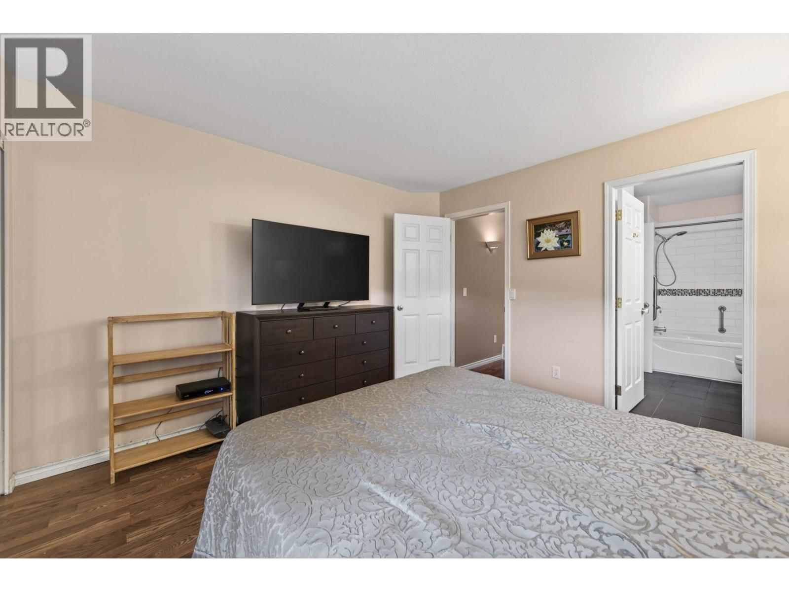#9 807 RAILWAY Avenue - 18