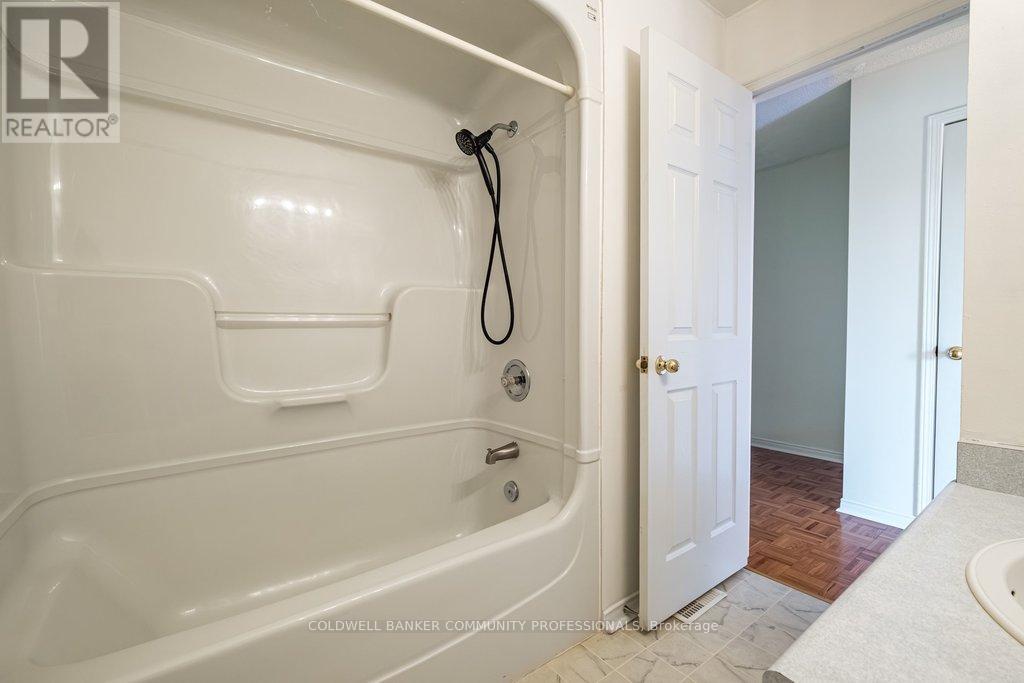 #10 266 LIMERIDGE ROAD E - 19
