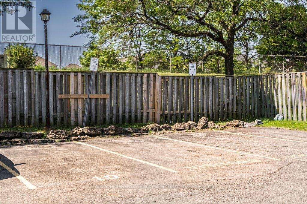 #10 266 LIMERIDGE ROAD E - 26