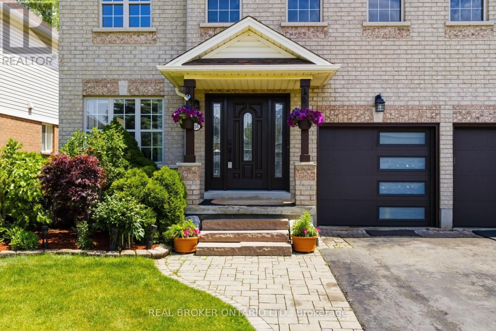 4-bedroom home for sale at 135 BLACKBURN DRIVE, Brantford ON · photo 5 of 50