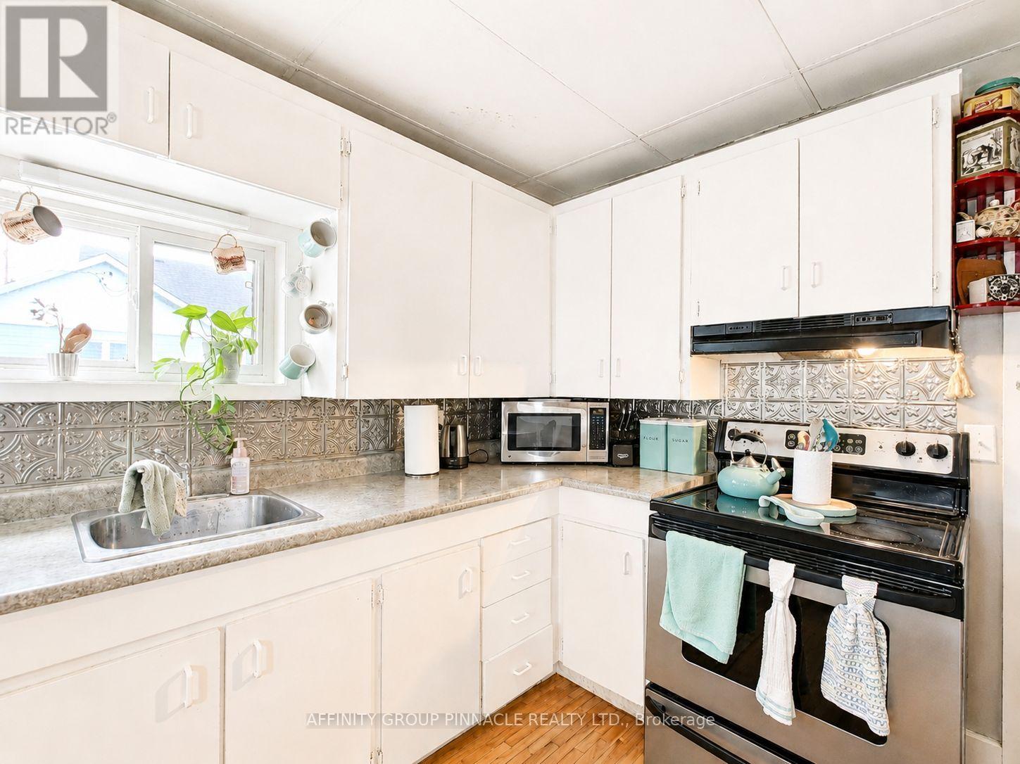 15 PRINCE STREET W - 15