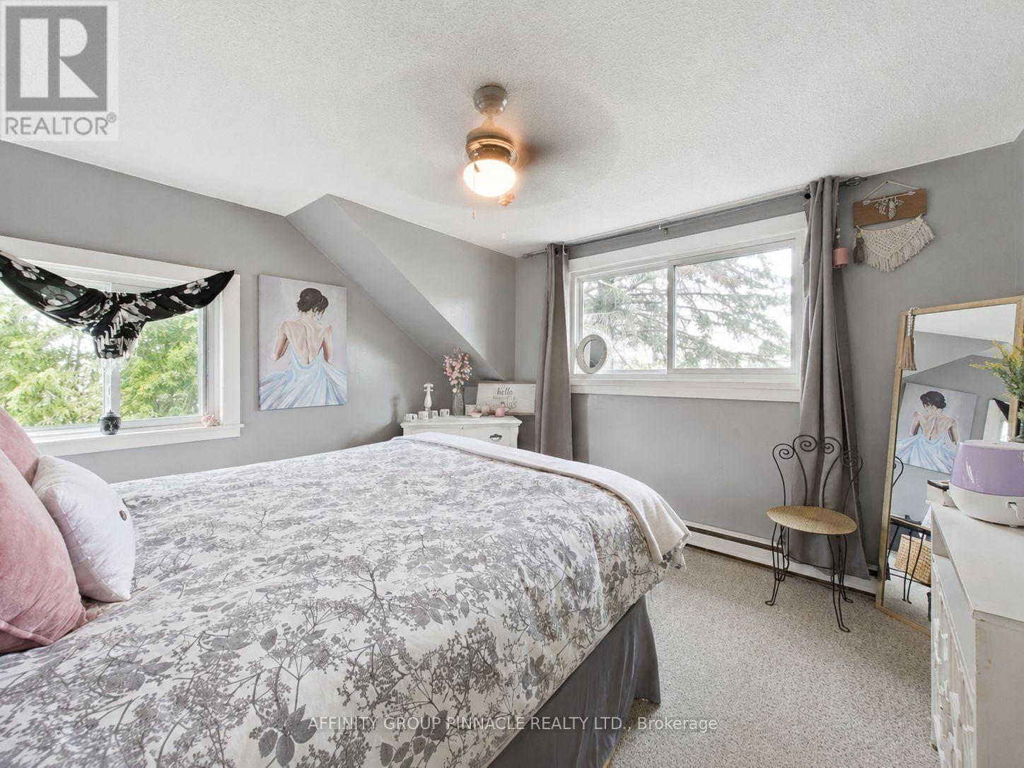 15 PRINCE STREET W - 16