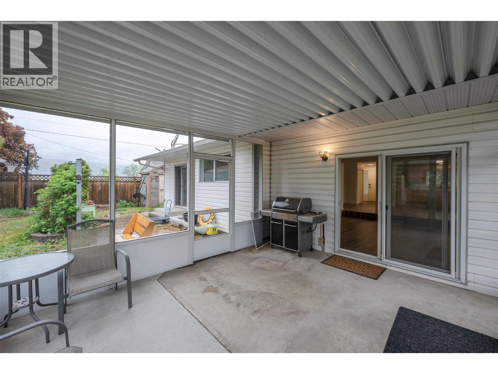 9702 Sargeant Street - 27