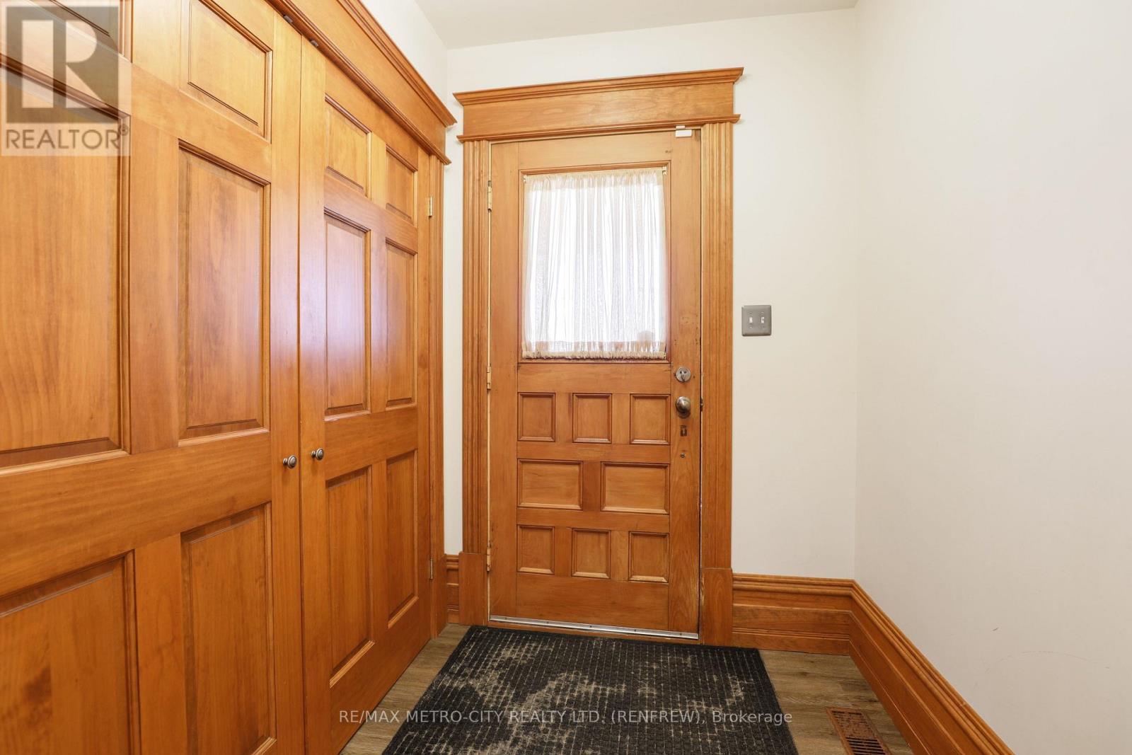 94 ARGYLE STREET N - 14