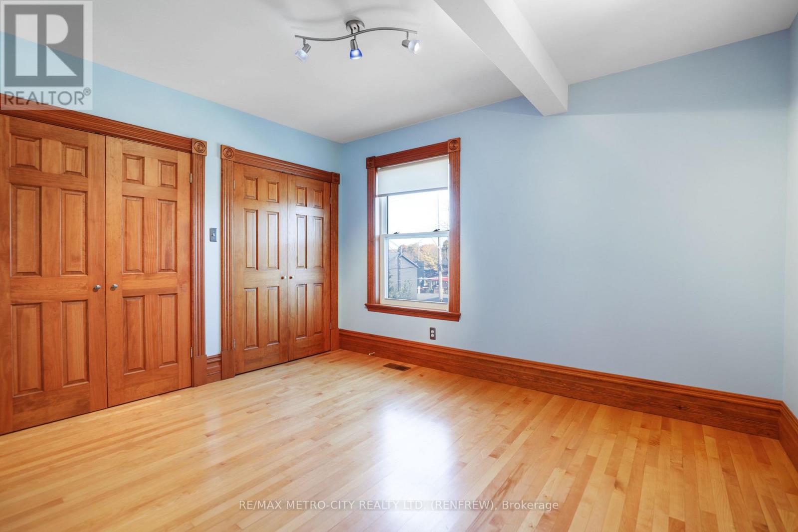 94 ARGYLE STREET N - 16