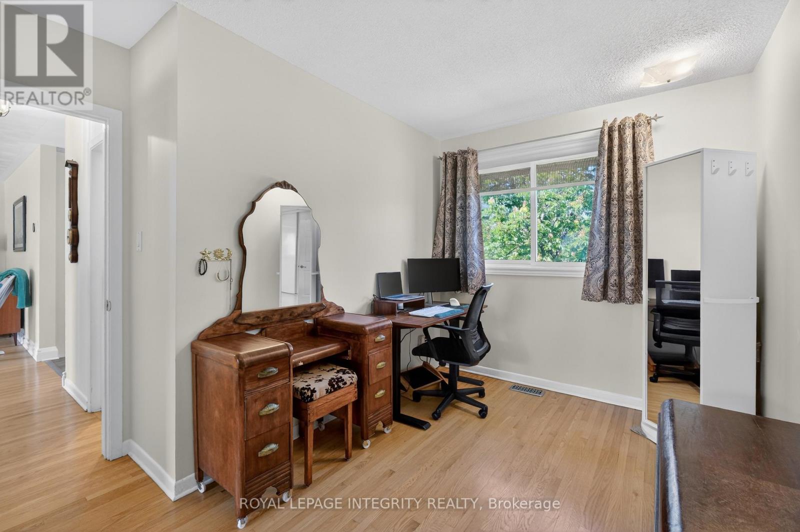 3 Bed, 2 Bath House for Sale in Ottawa – 850 BALSAM DRIVE, Ottawa – MLS# X13422832 - Image 19