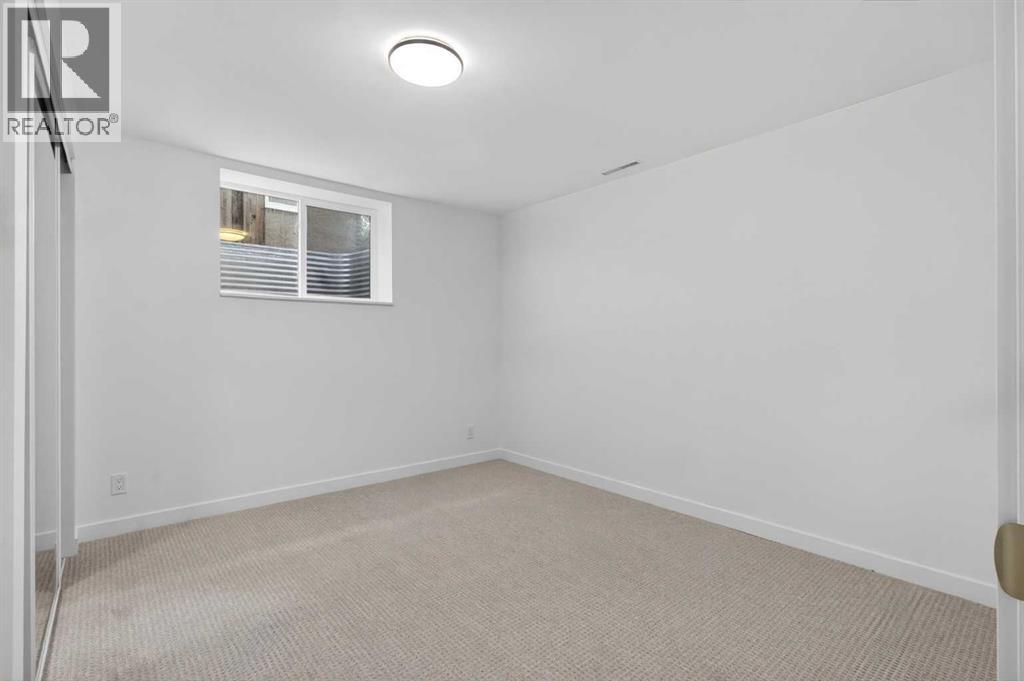 928 Maplecroft Road SE — photo 34