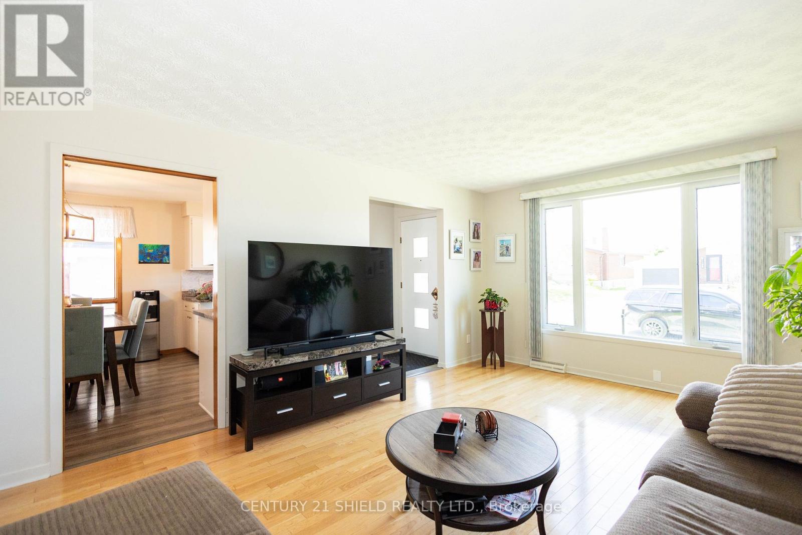 1107 GRAND AVENUE - 19