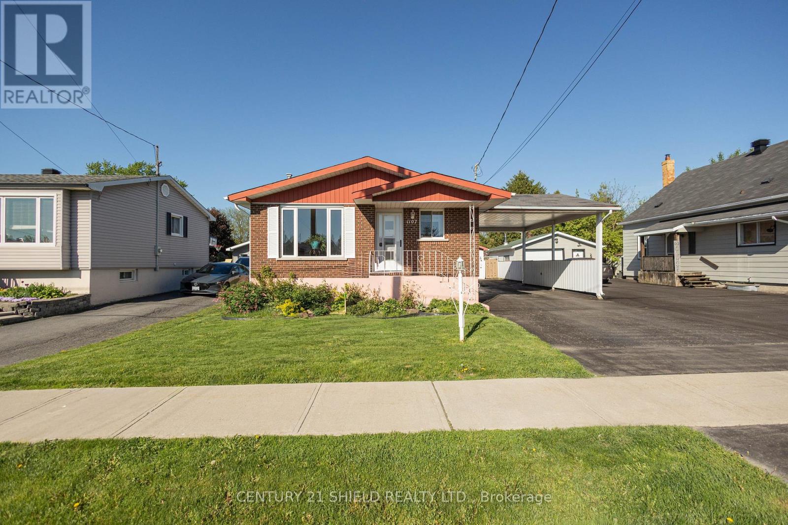 1107 GRAND AVENUE - 4