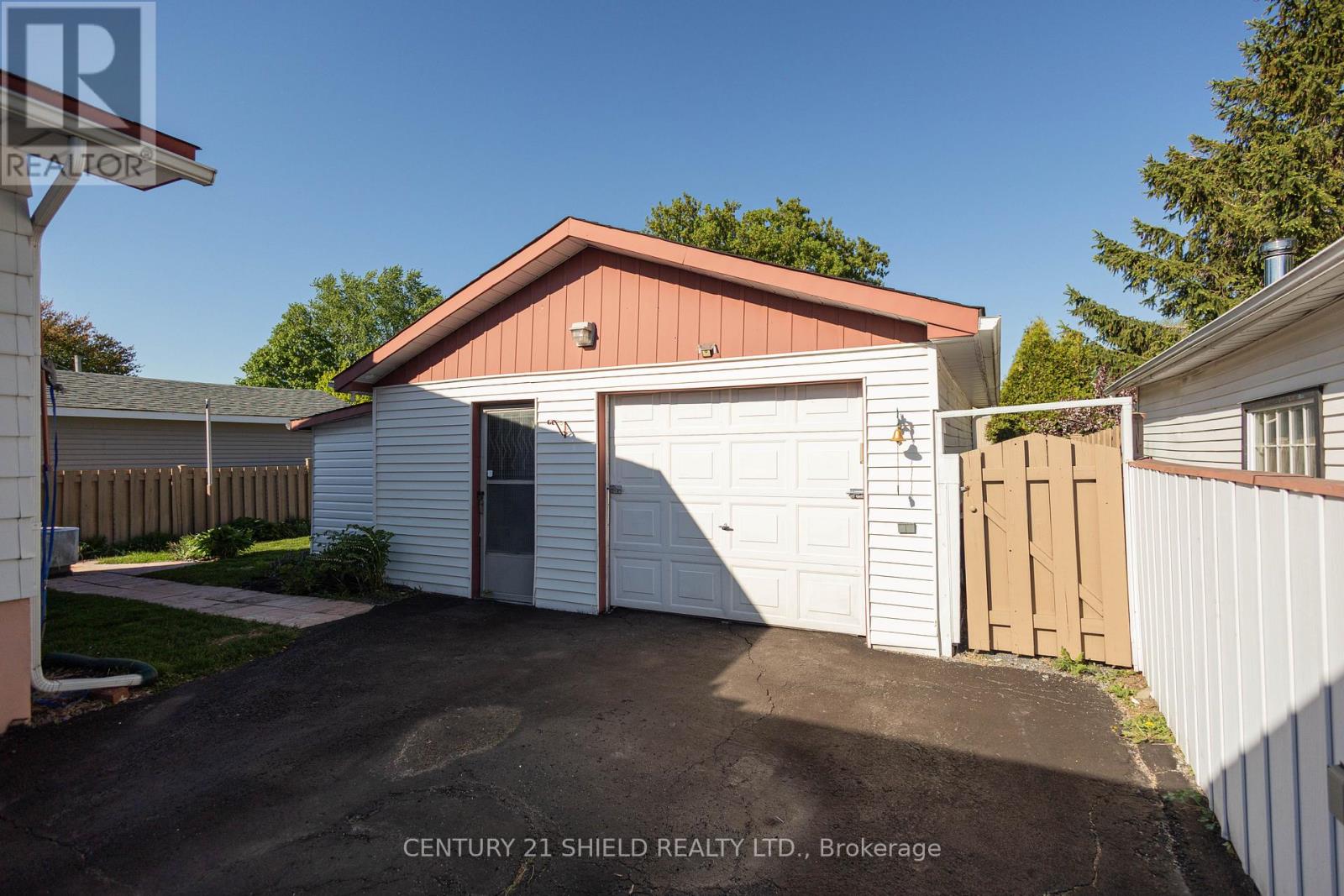 1107 GRAND AVENUE - 7