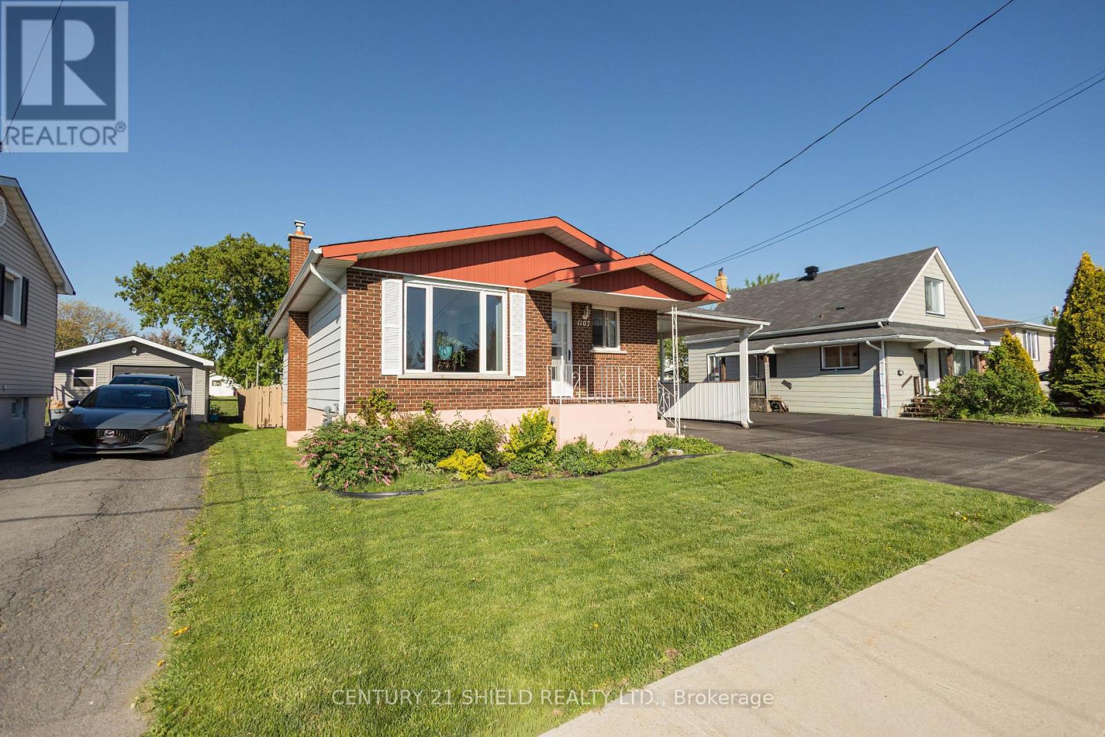 1107 GRAND AVENUE - 6