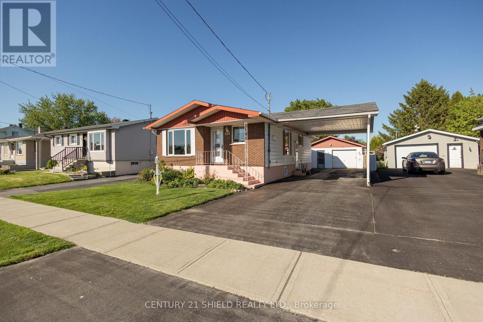 1107 GRAND AVENUE - 5