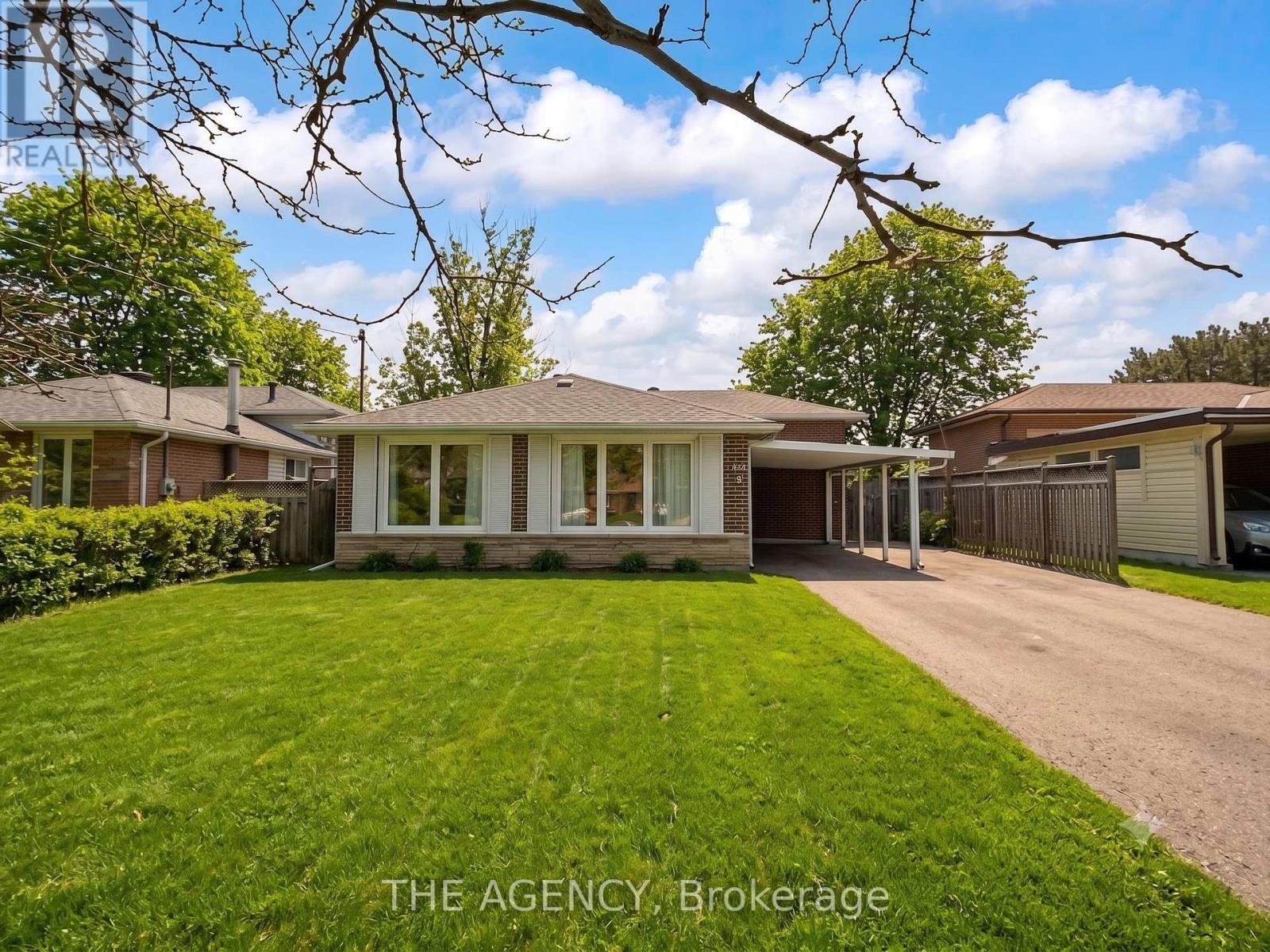 54 MANORGLEN CRESCENT - 1