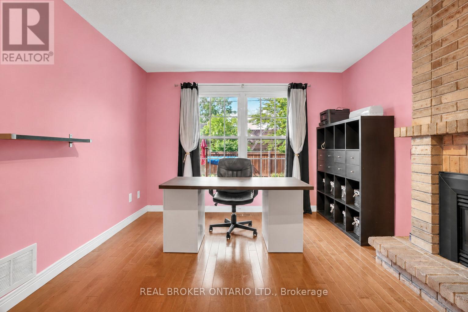 104 MOON DRIVE - 12