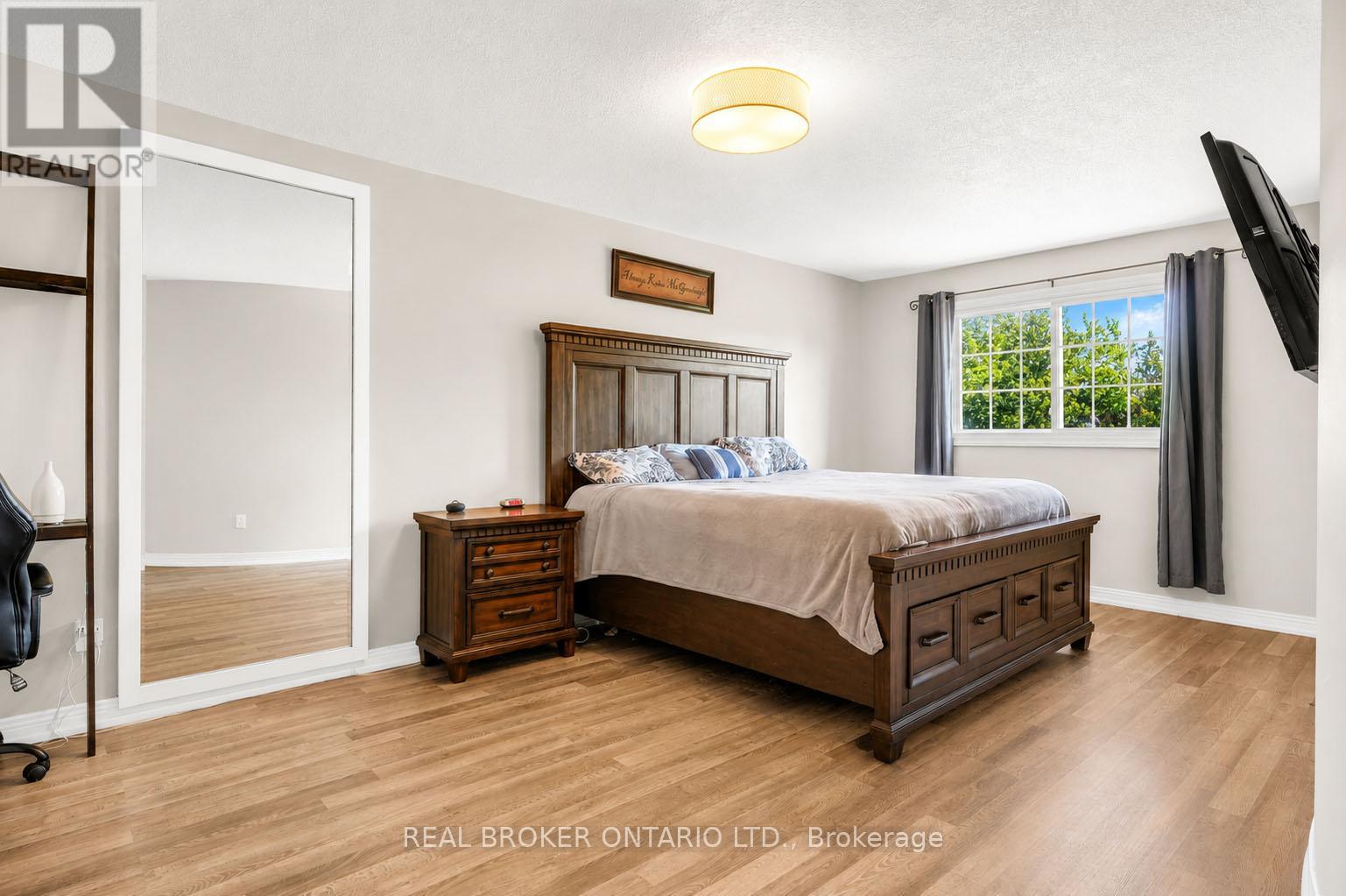 104 MOON DRIVE - 20