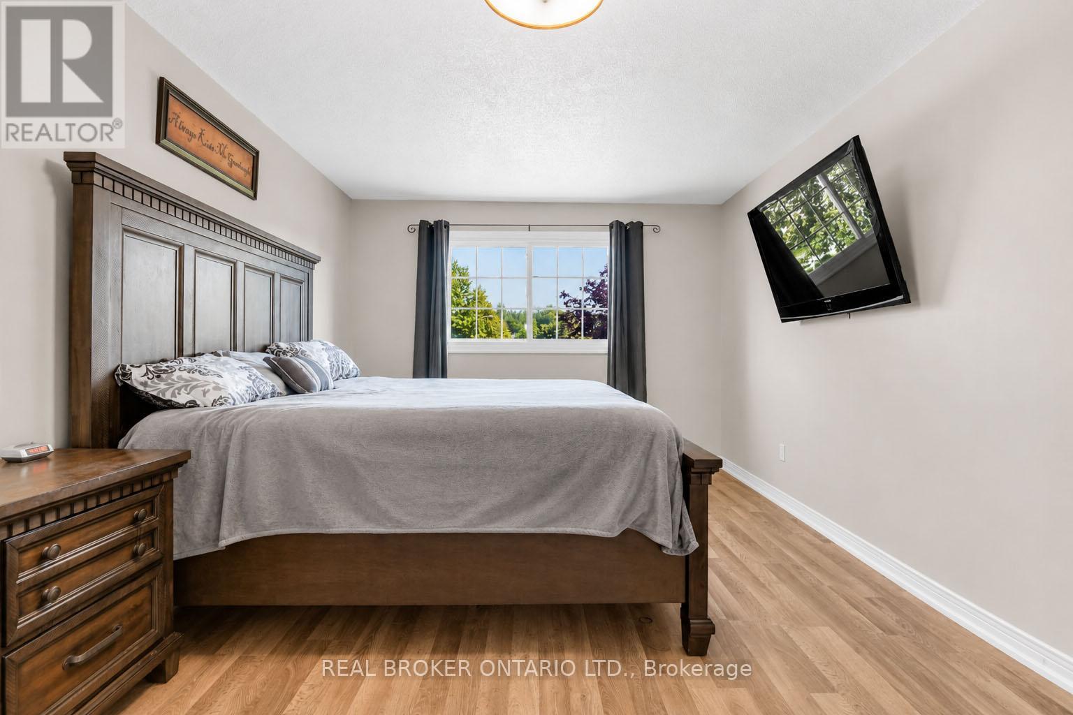 104 MOON DRIVE - 21