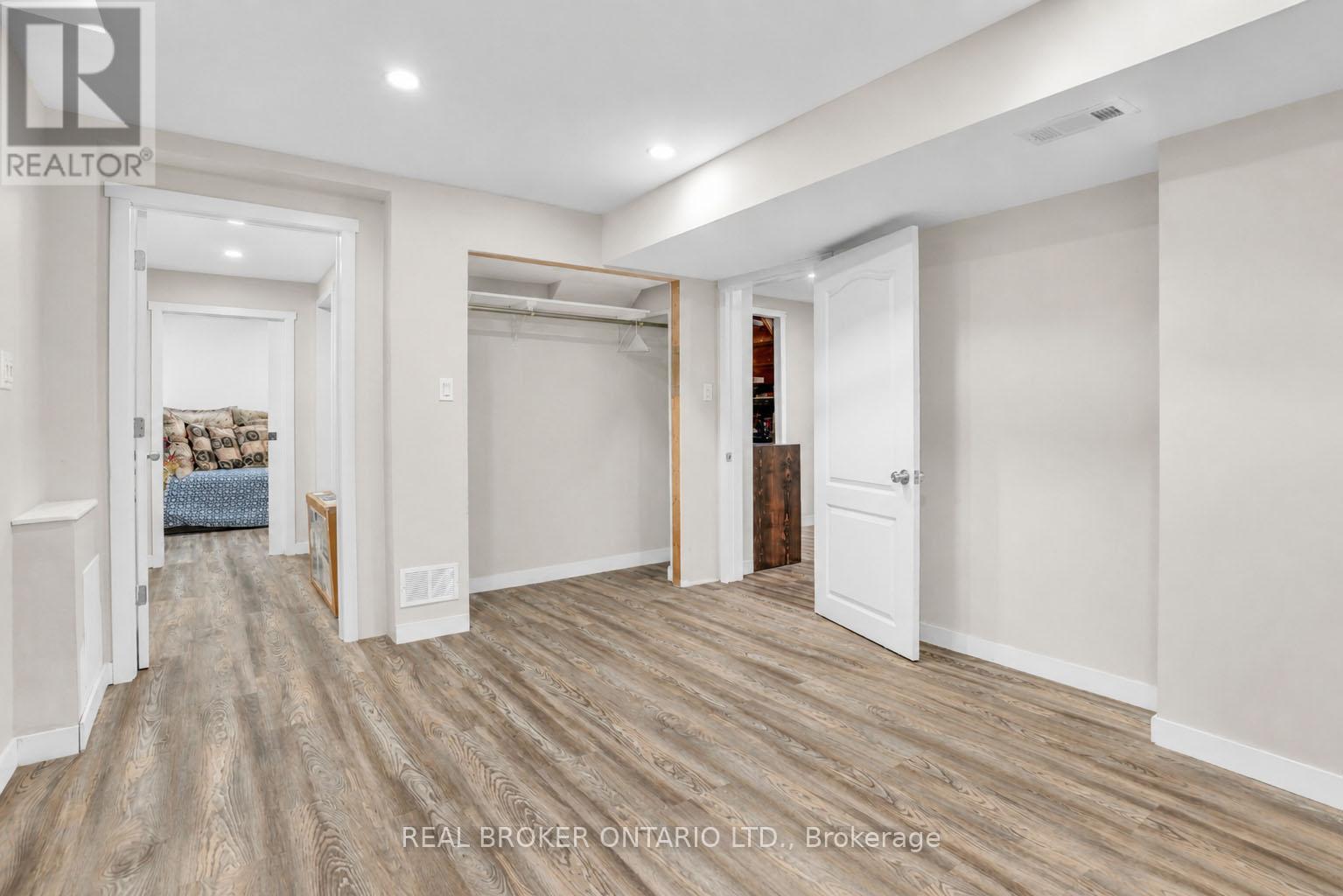 104 MOON DRIVE - 31