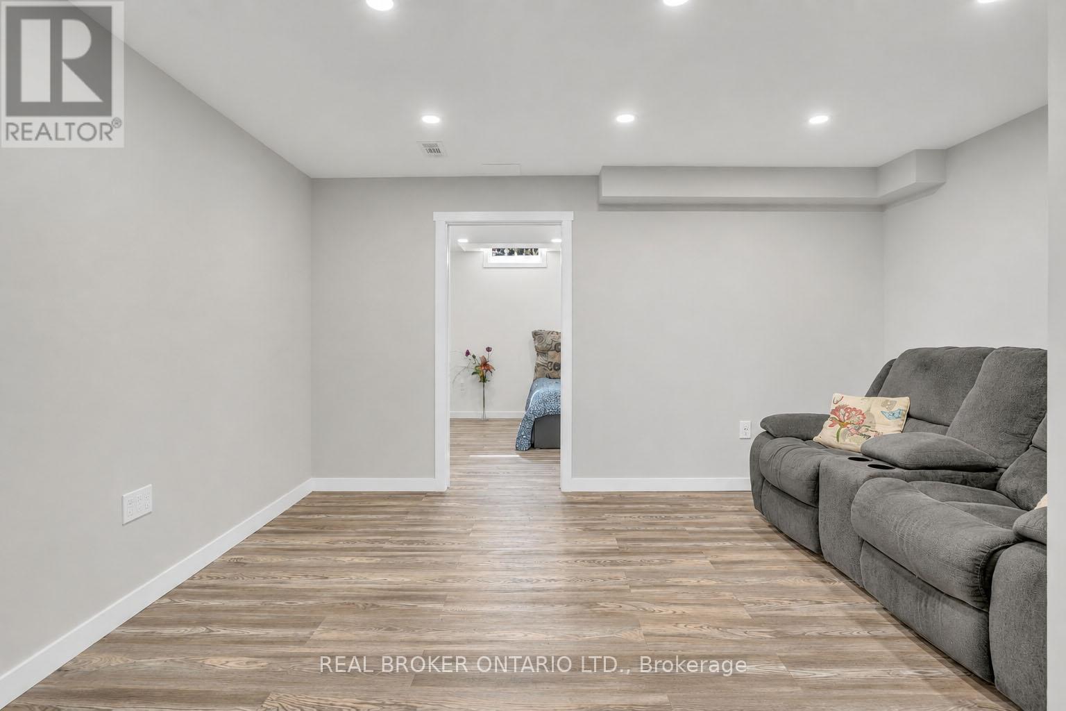 104 MOON DRIVE - 34