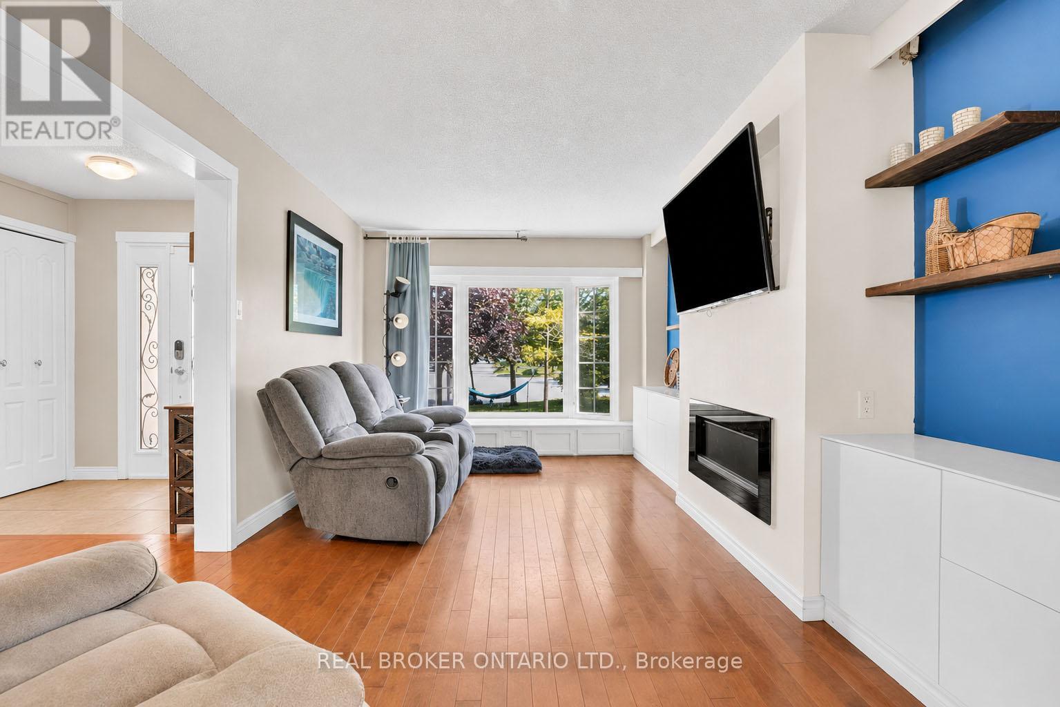 104 MOON DRIVE - 4