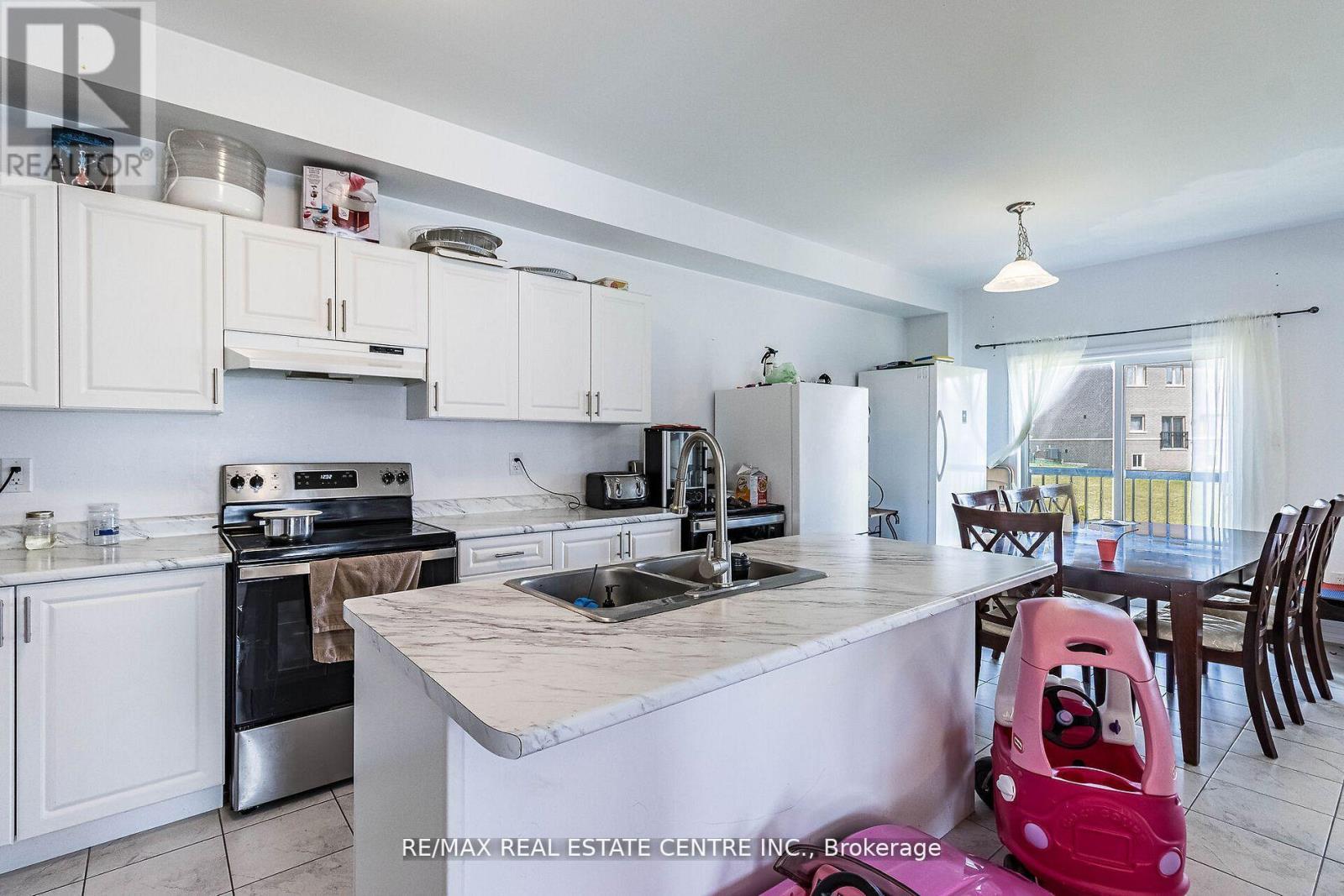 206 WERRY AVENUE - 6