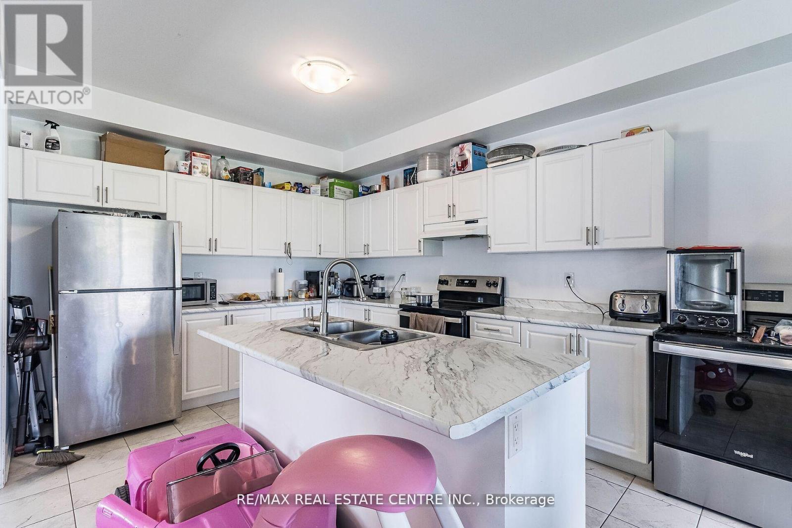 206 WERRY AVENUE - 7
