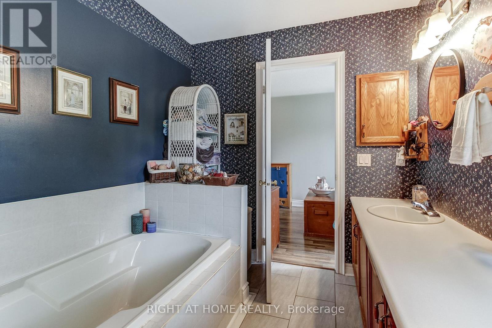 406 LEVANNA LANE - 27