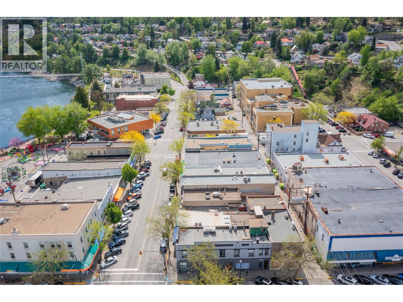 1410 Bay Avenue, Trail