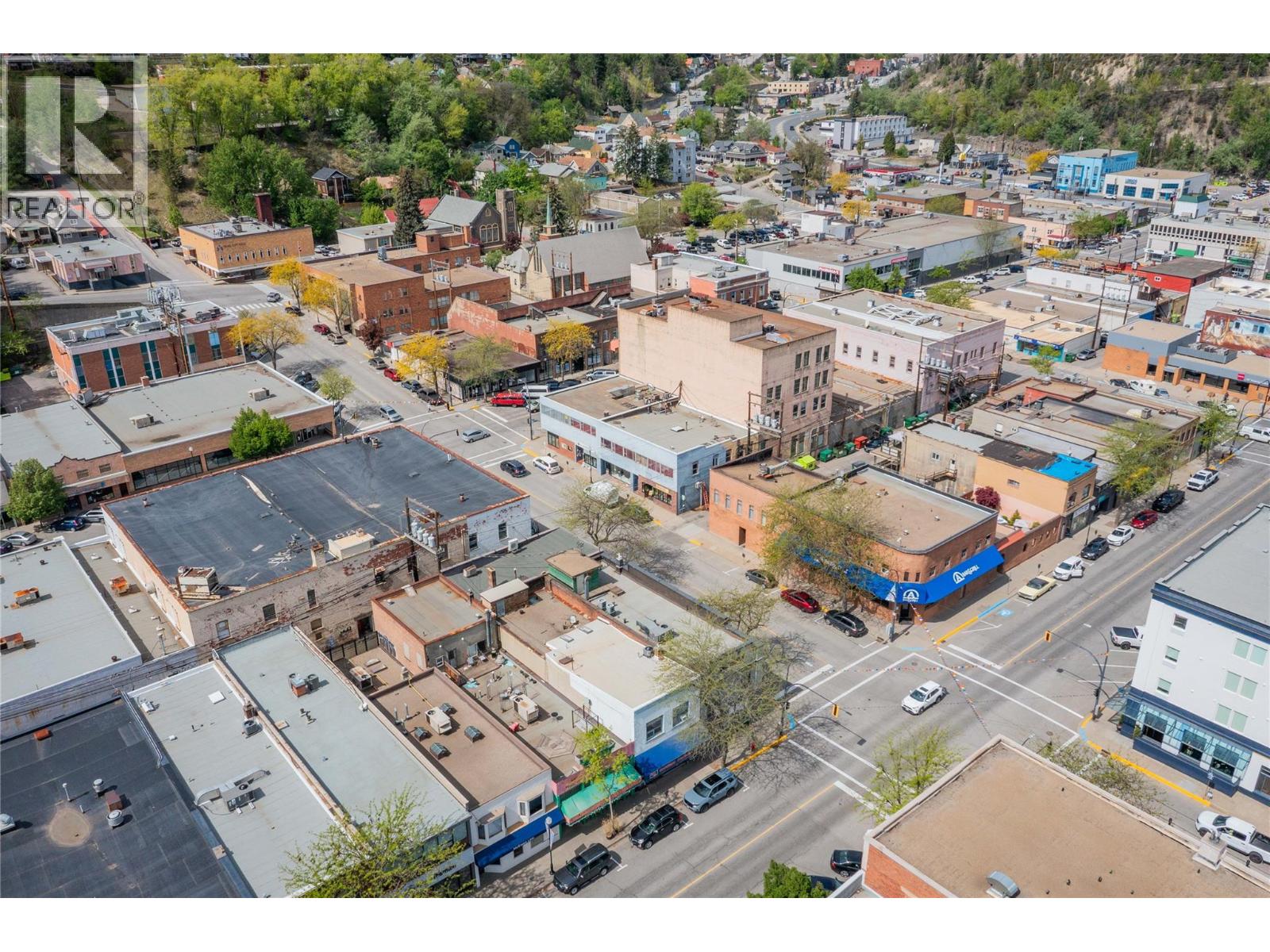 1410 Bay Avenue, Trail