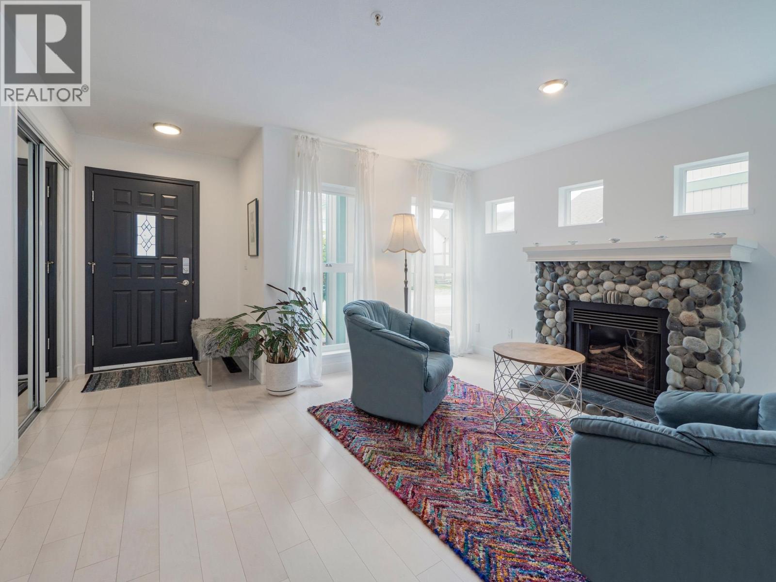 6 735 PARK ROAD, Gibsons