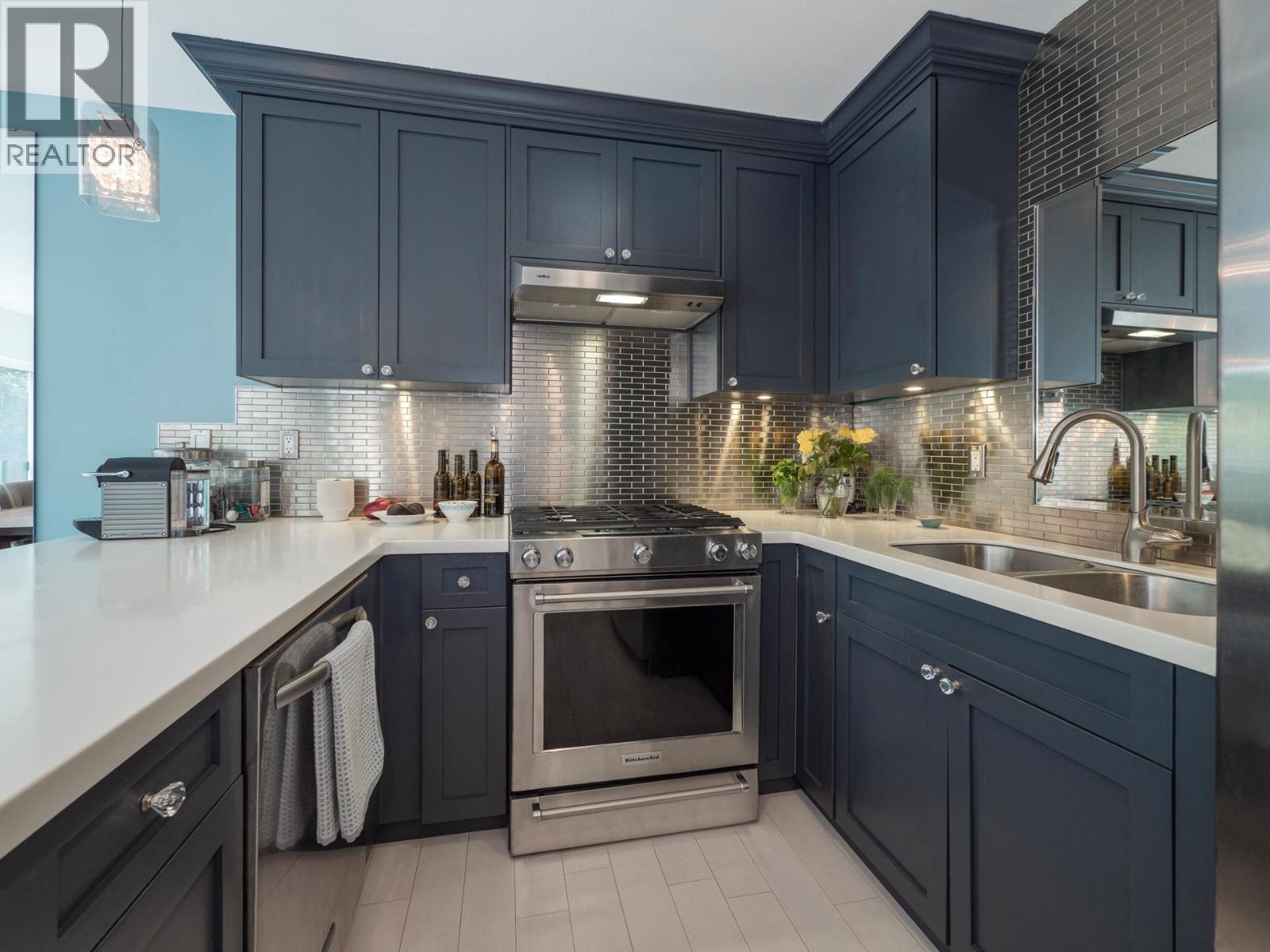 6 735 PARK ROAD, Gibsons