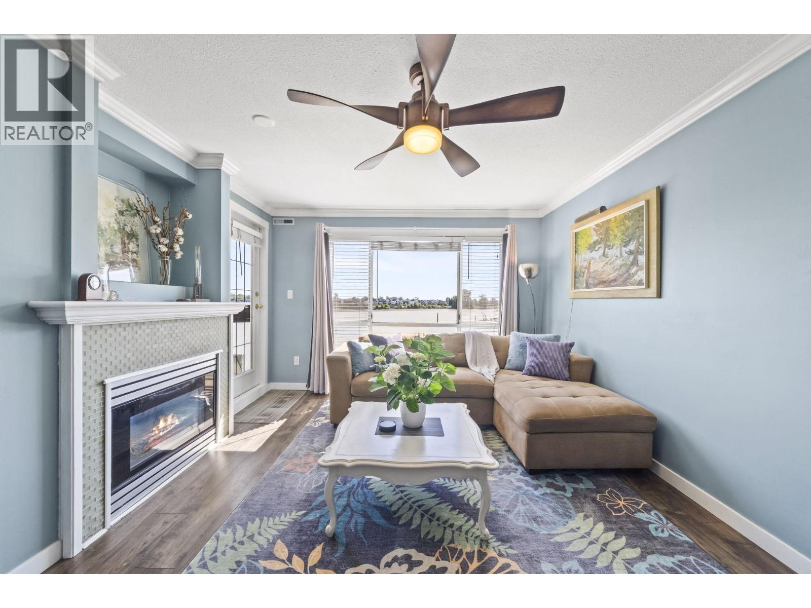 312 6 RENAISSANCE SQUARE