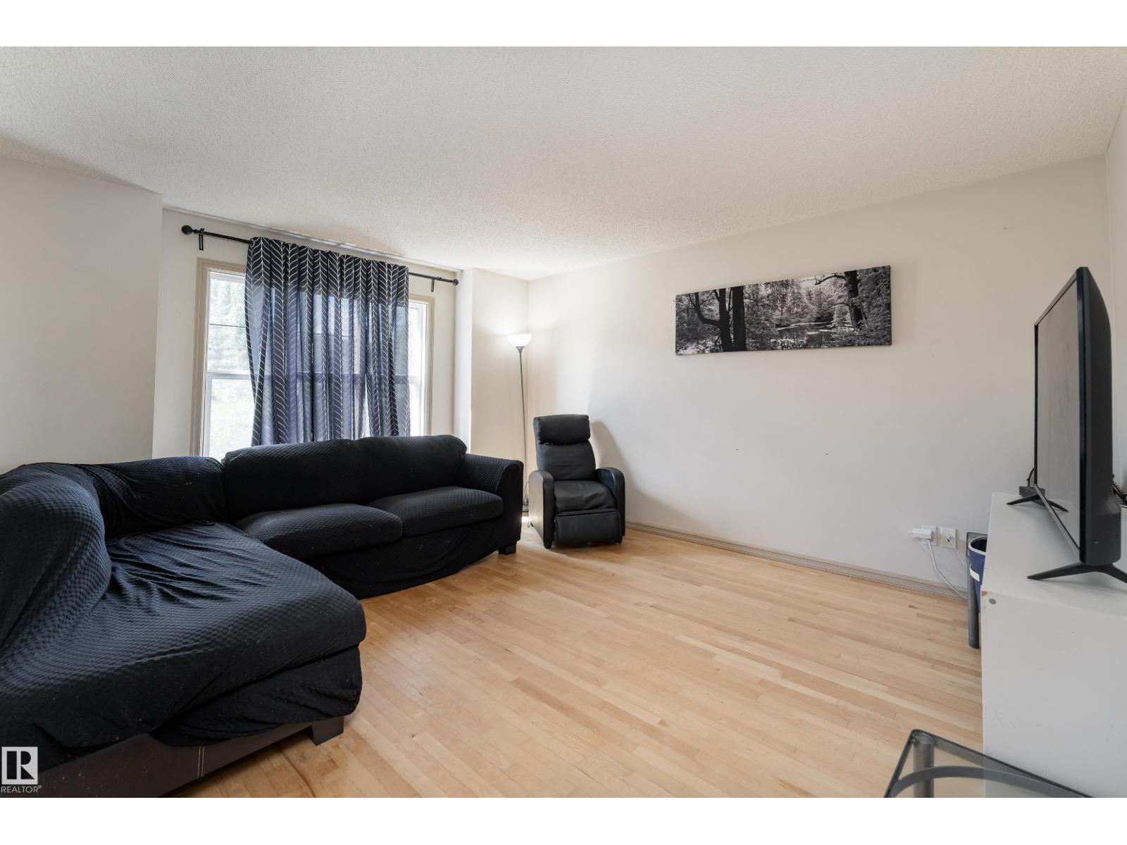 14715 141 ST NW - photo 3