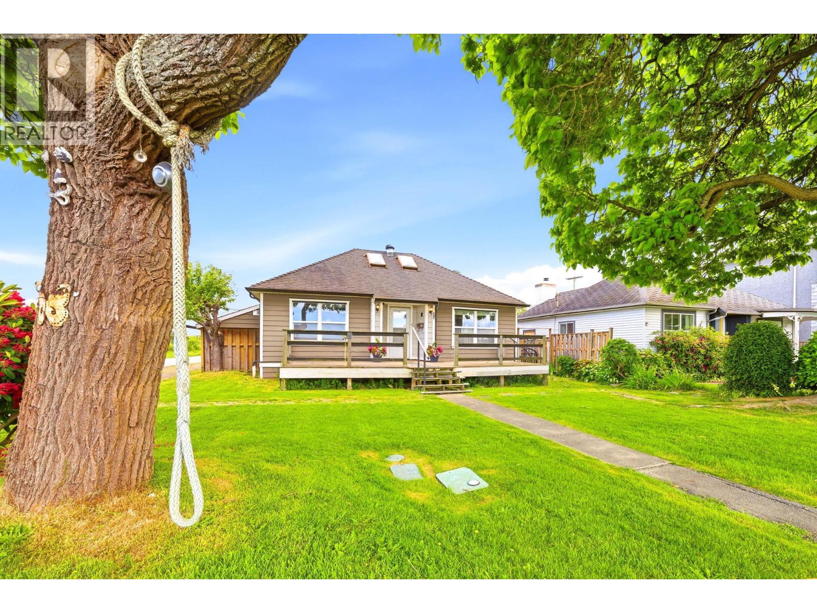 11 CATALINA Crescent, Richmond