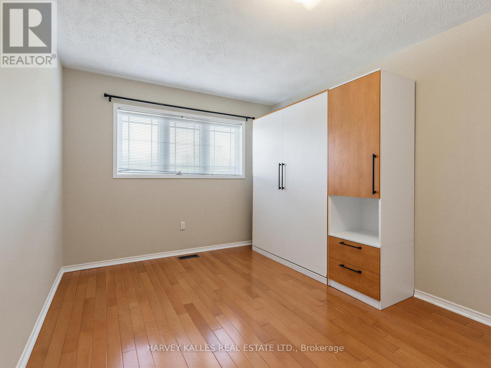 40 BLACKTHORN DRIVE - 21