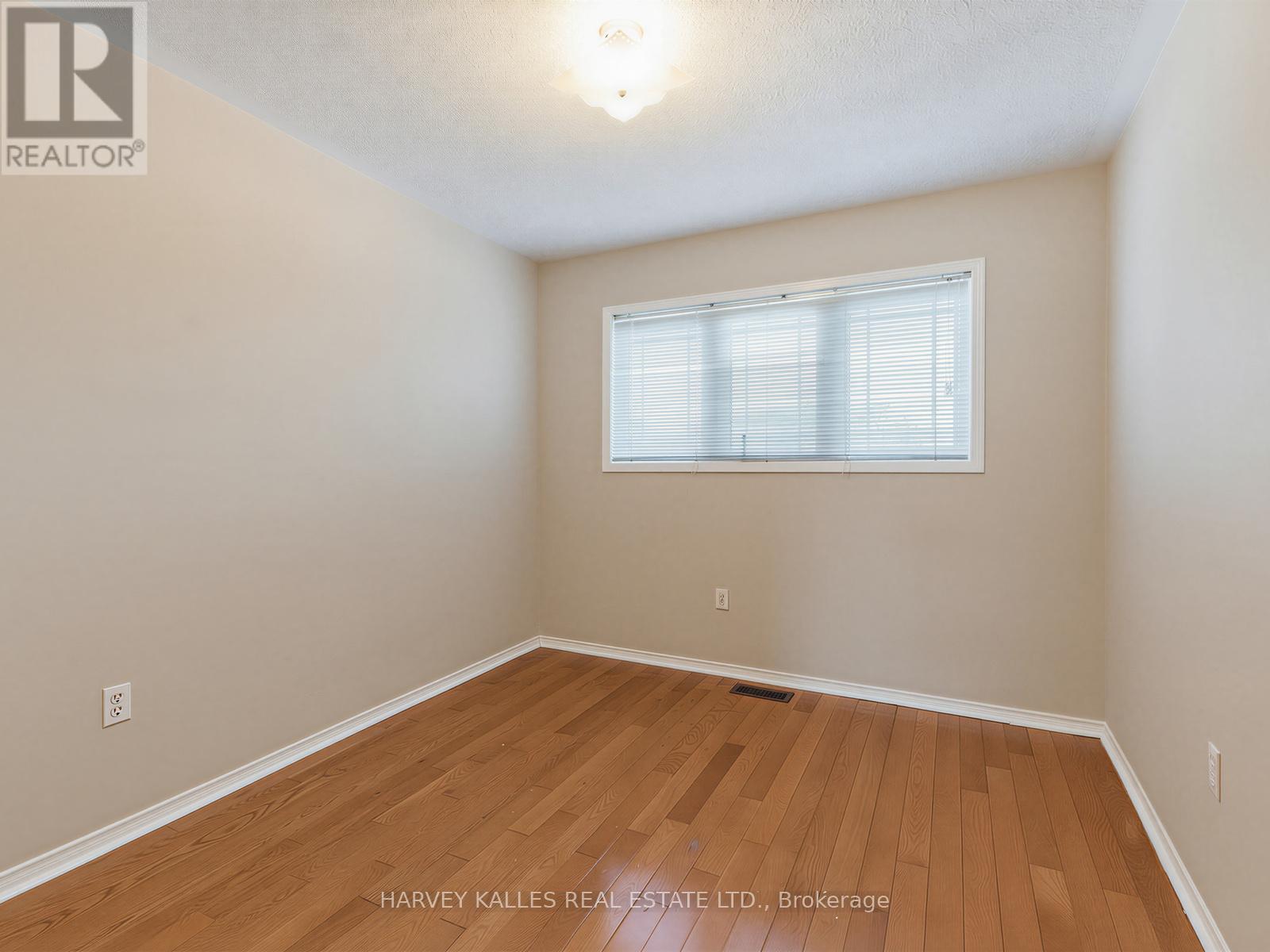 40 BLACKTHORN DRIVE - 24