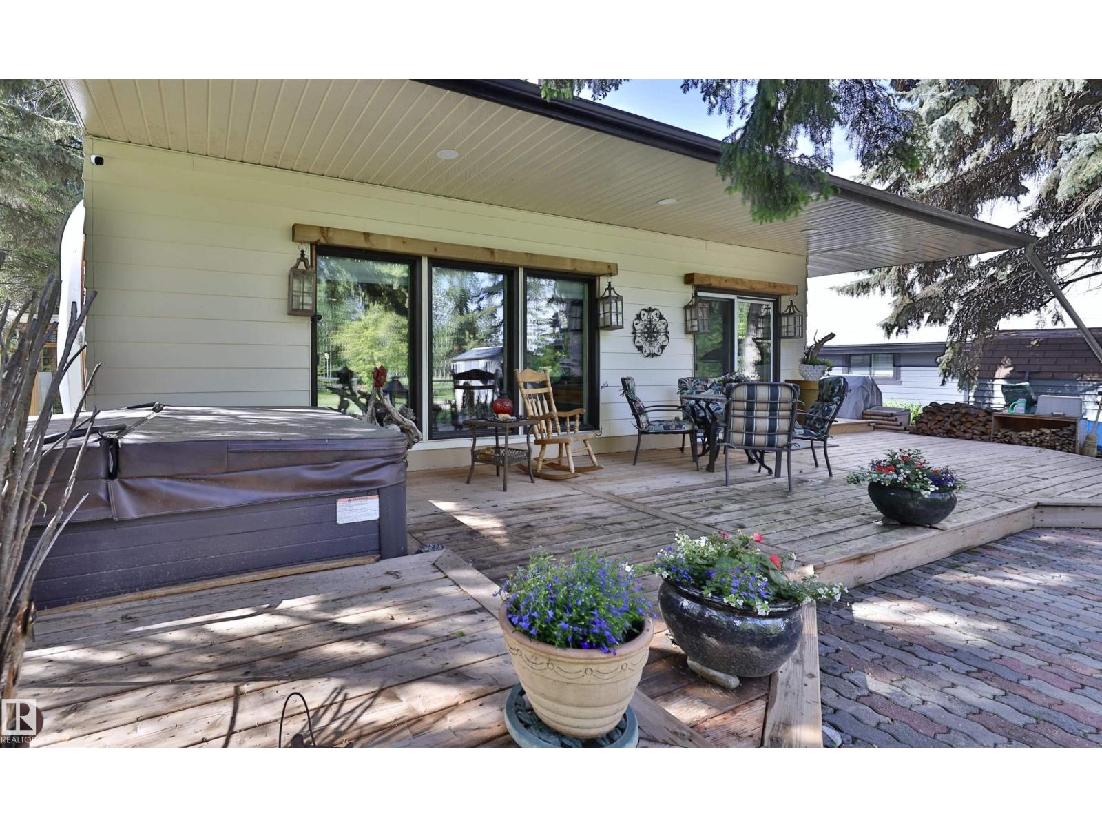 4652 50 AV — photo 7