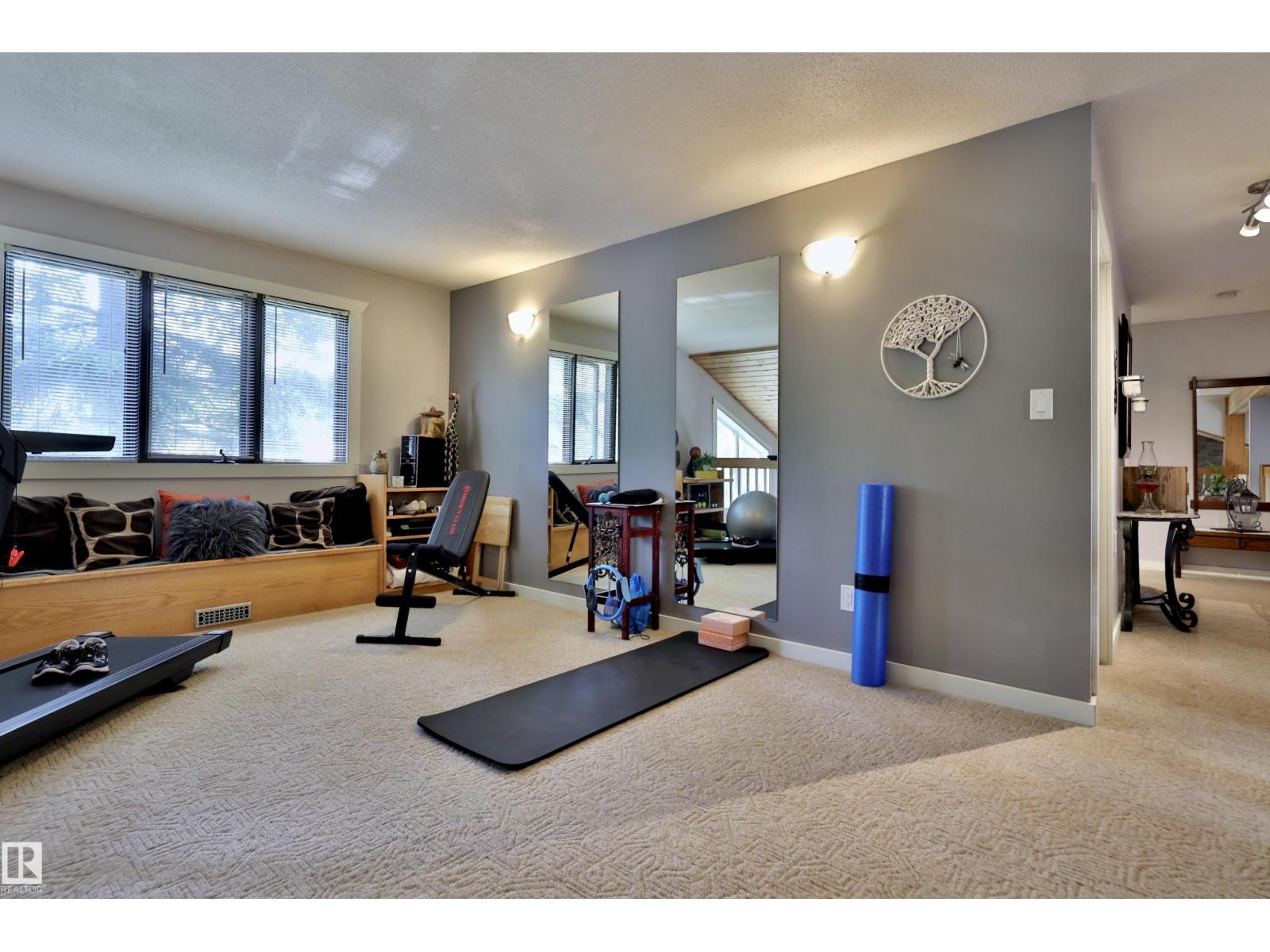 4652 50 AV — photo 45