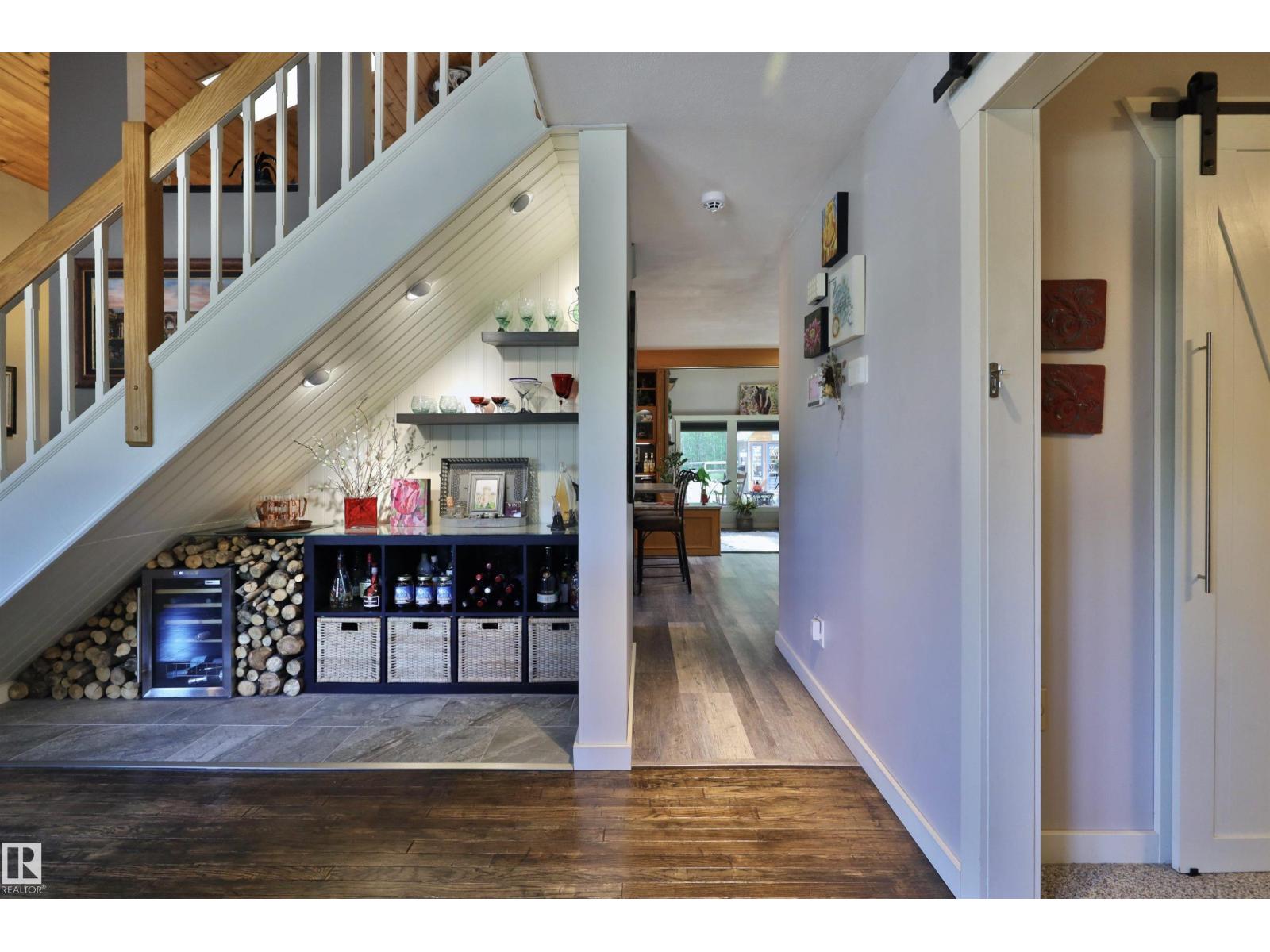 4652 50 AV — photo 21