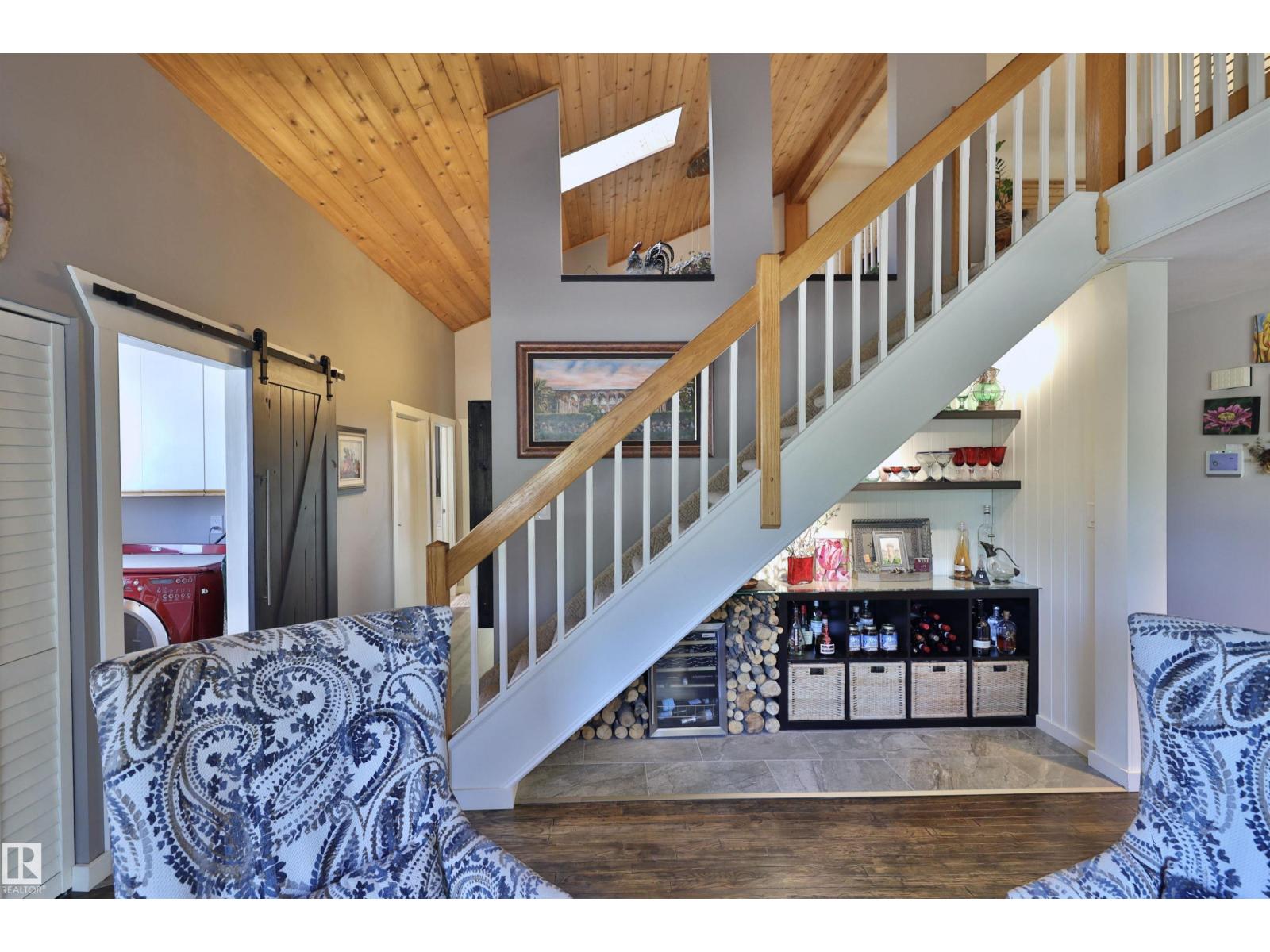 4652 50 AV — photo 19