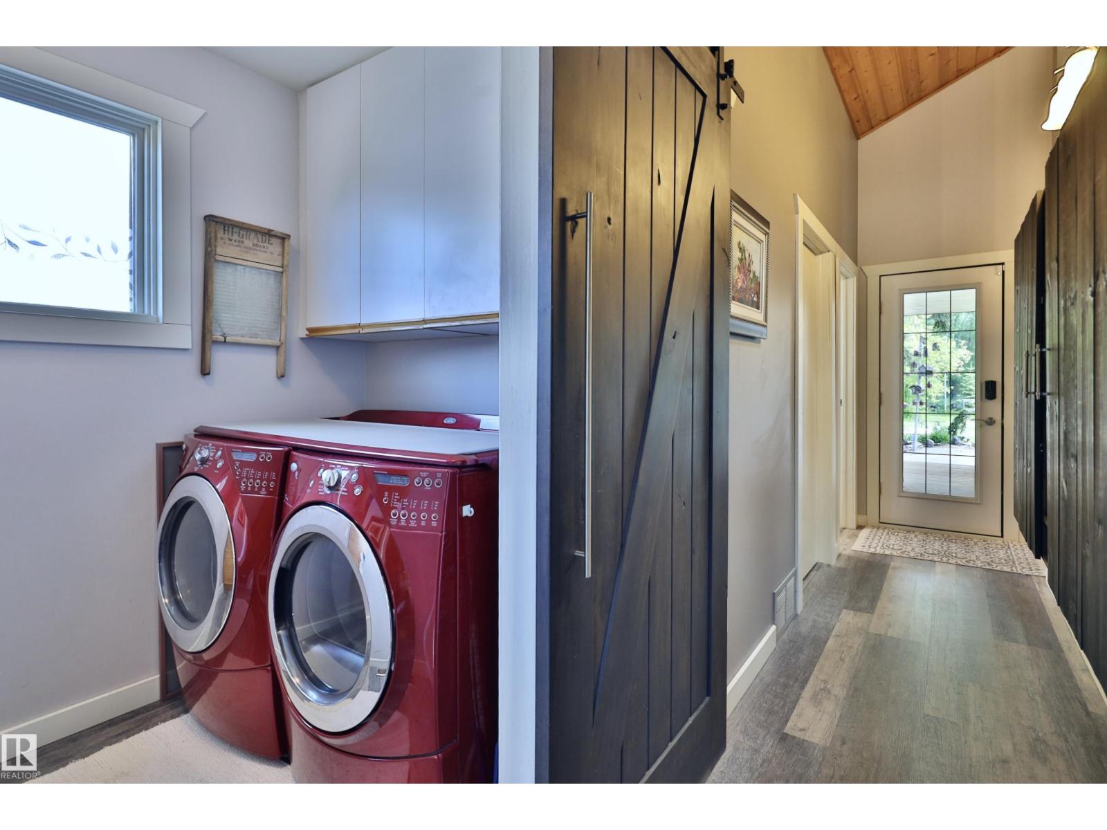 4652 50 AV — photo 22