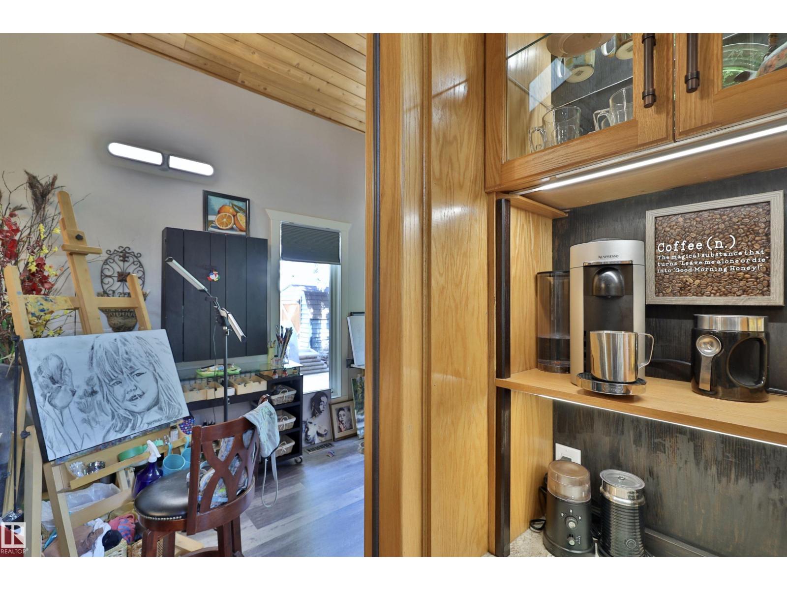 4652 50 AV — photo 26