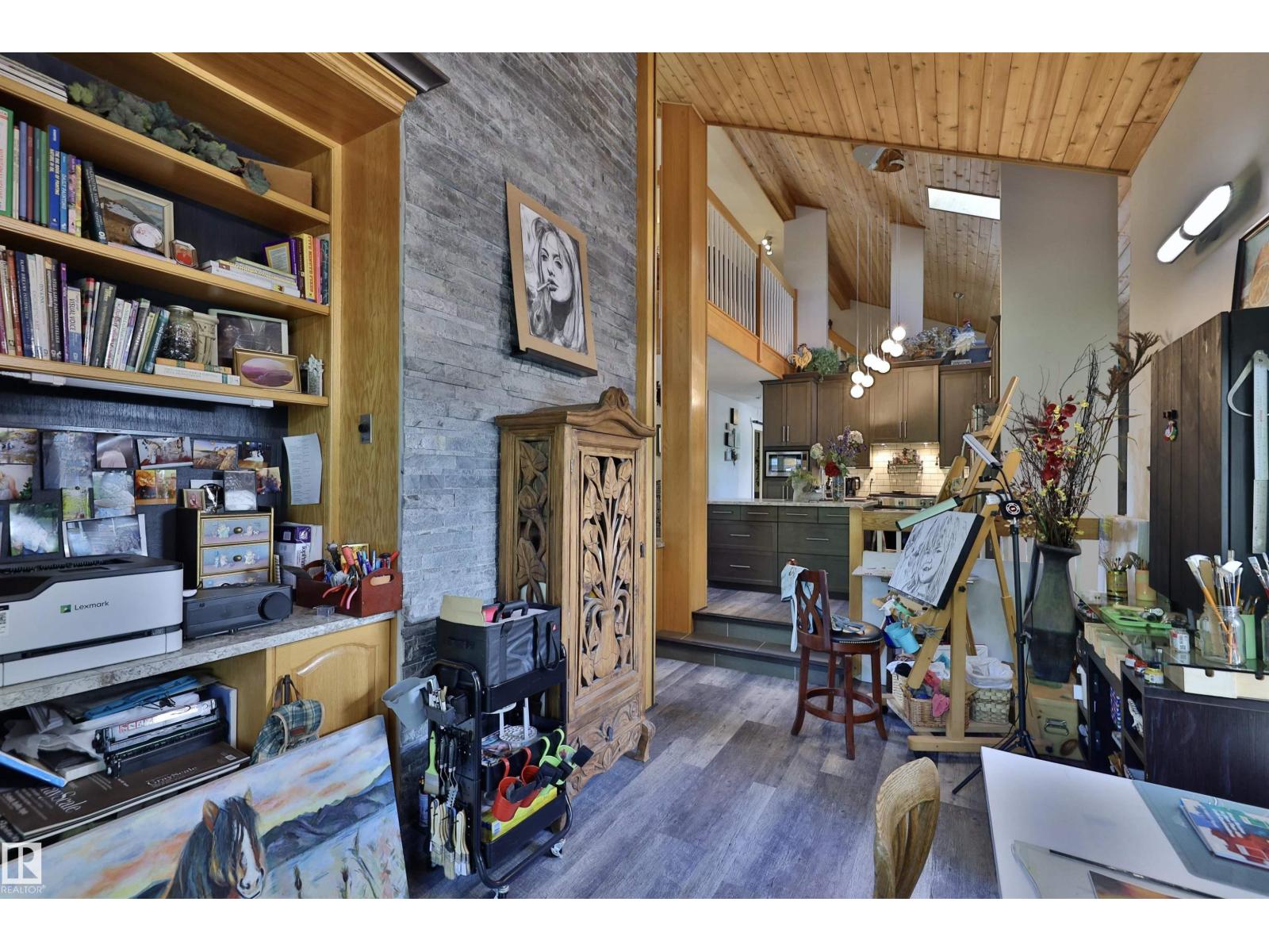 4652 50 AV — photo 27