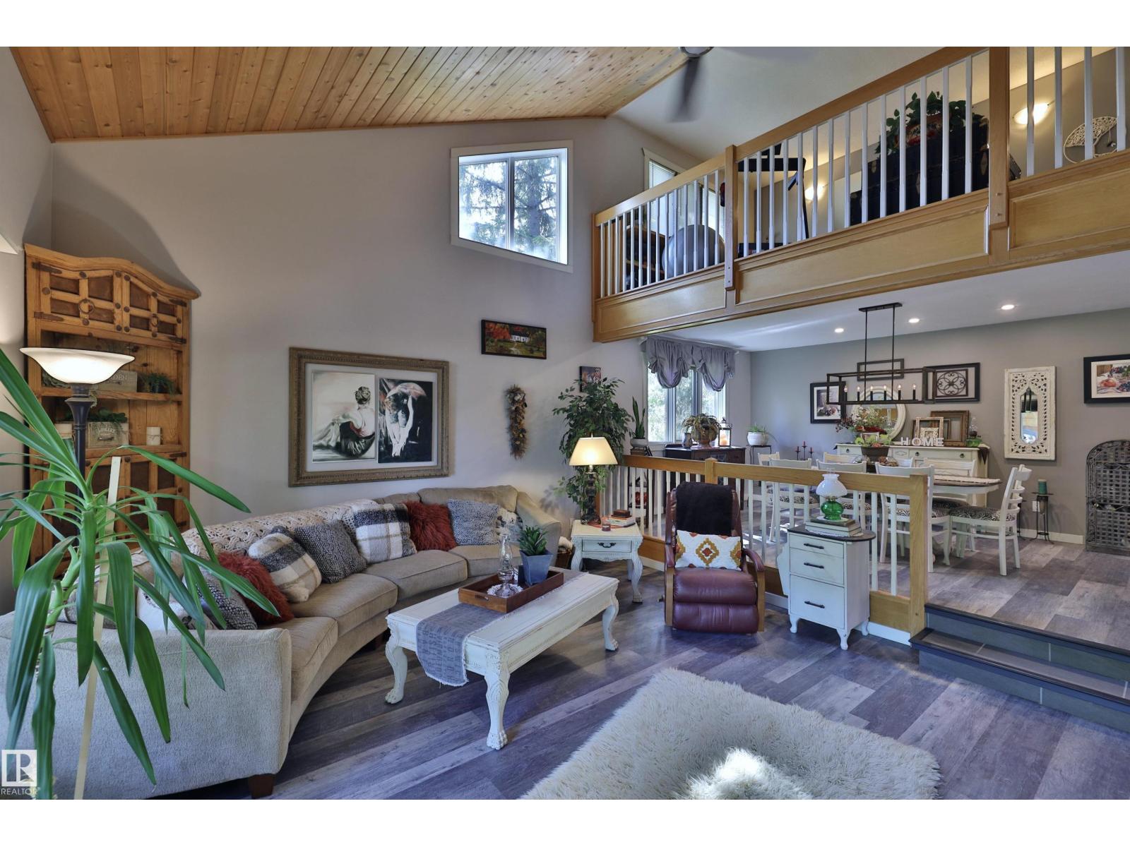 4652 50 AV — photo 34