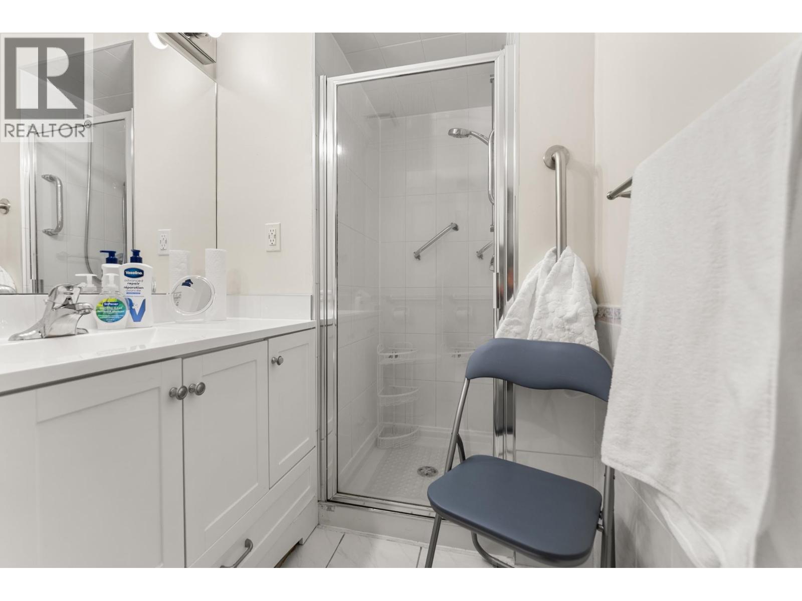9566 PICKERING Drive, Richmond
